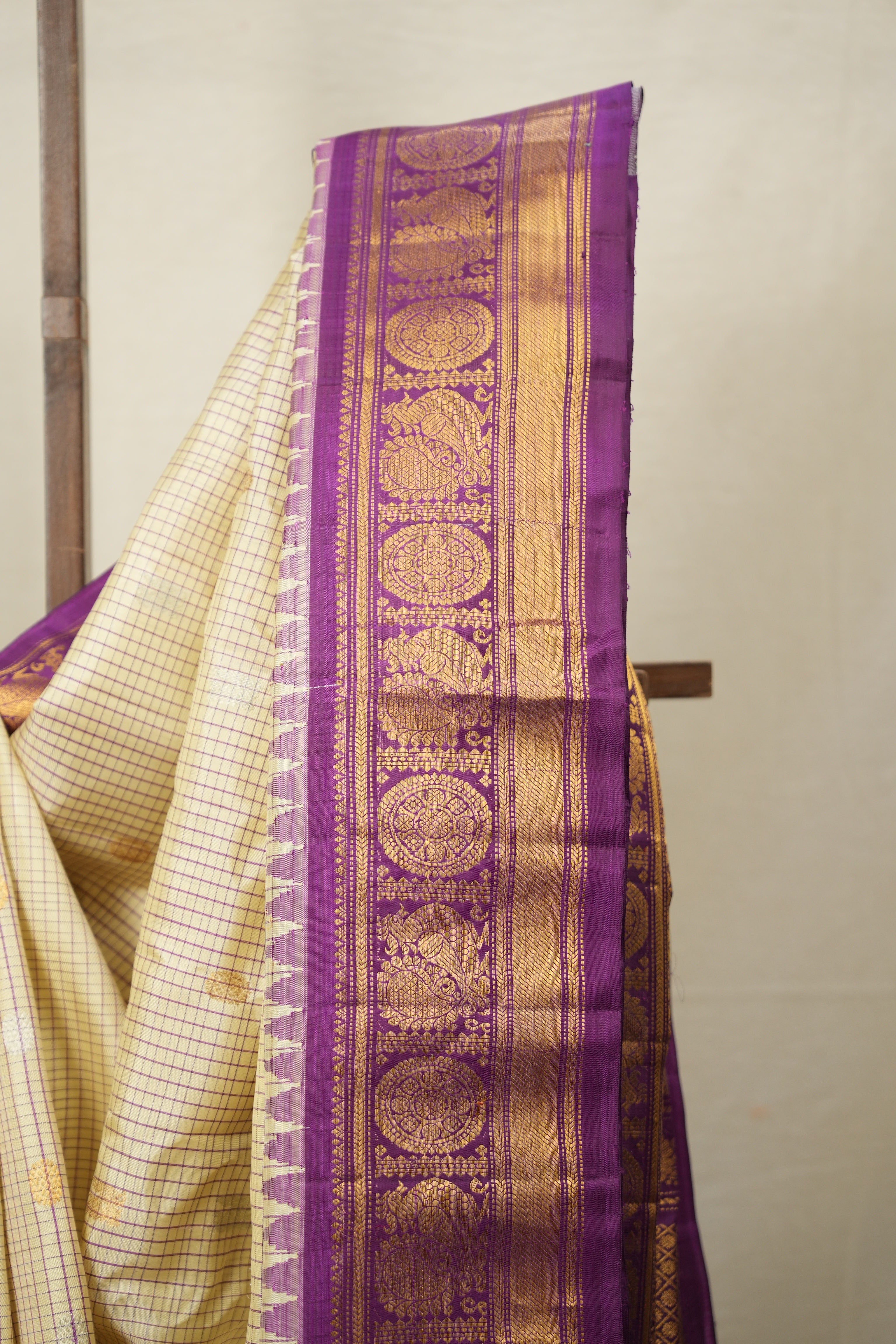 Cream Gadwal Silk Saree - SRCGSS605