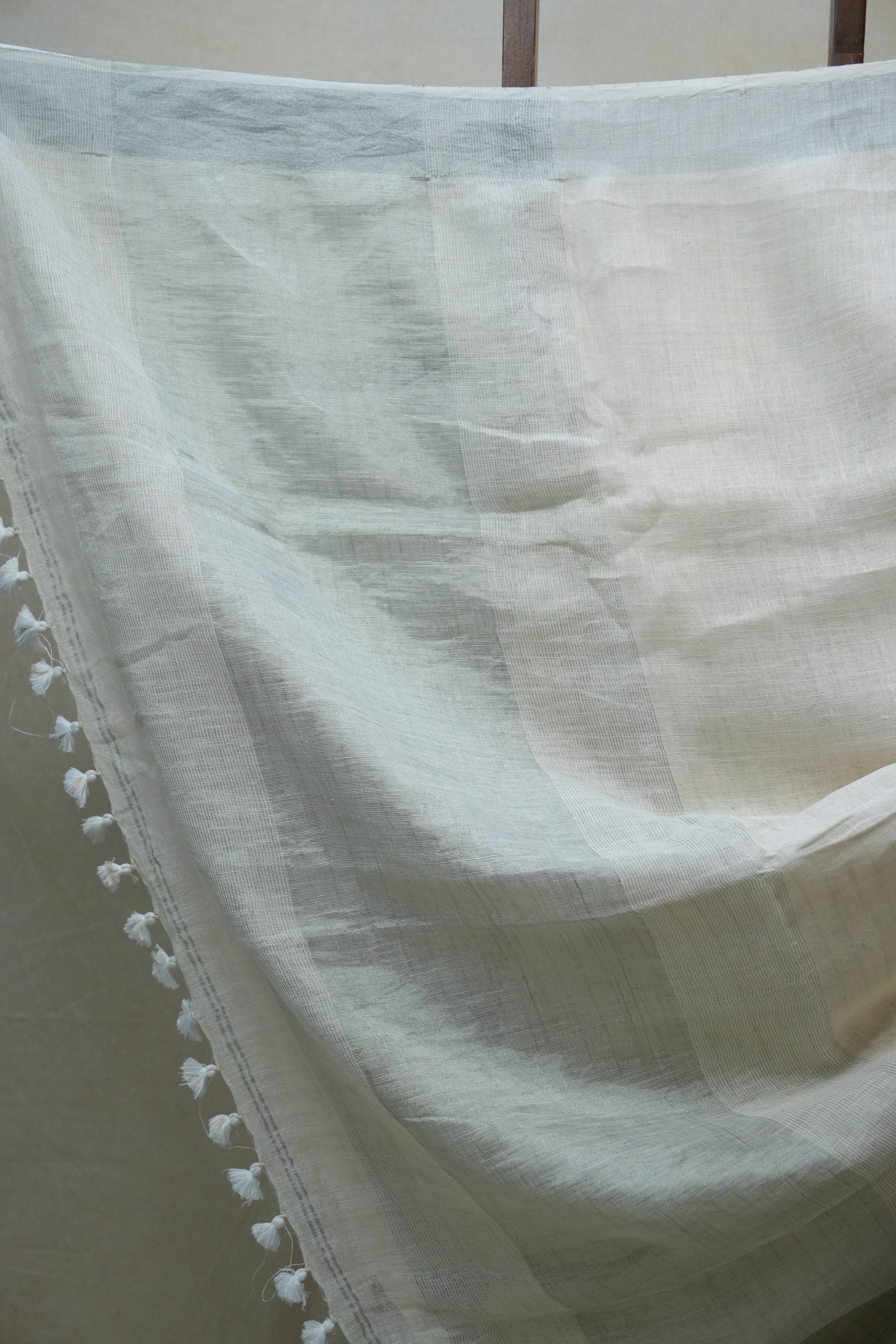 Off White  Plain Linen Saree With White Tassels - SROWPLS296