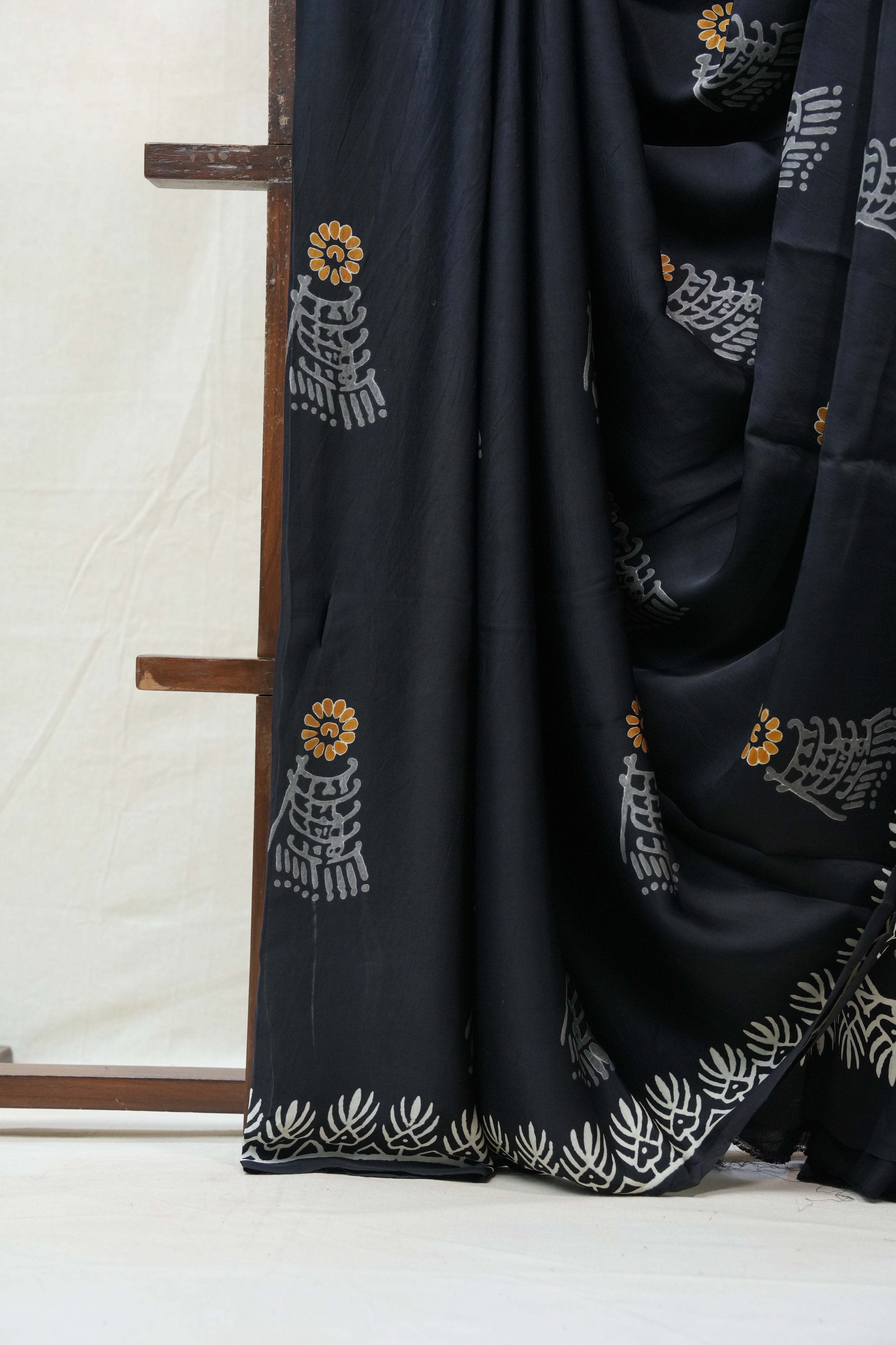 Black HBP Modal Silk Saree - SRBMSS331