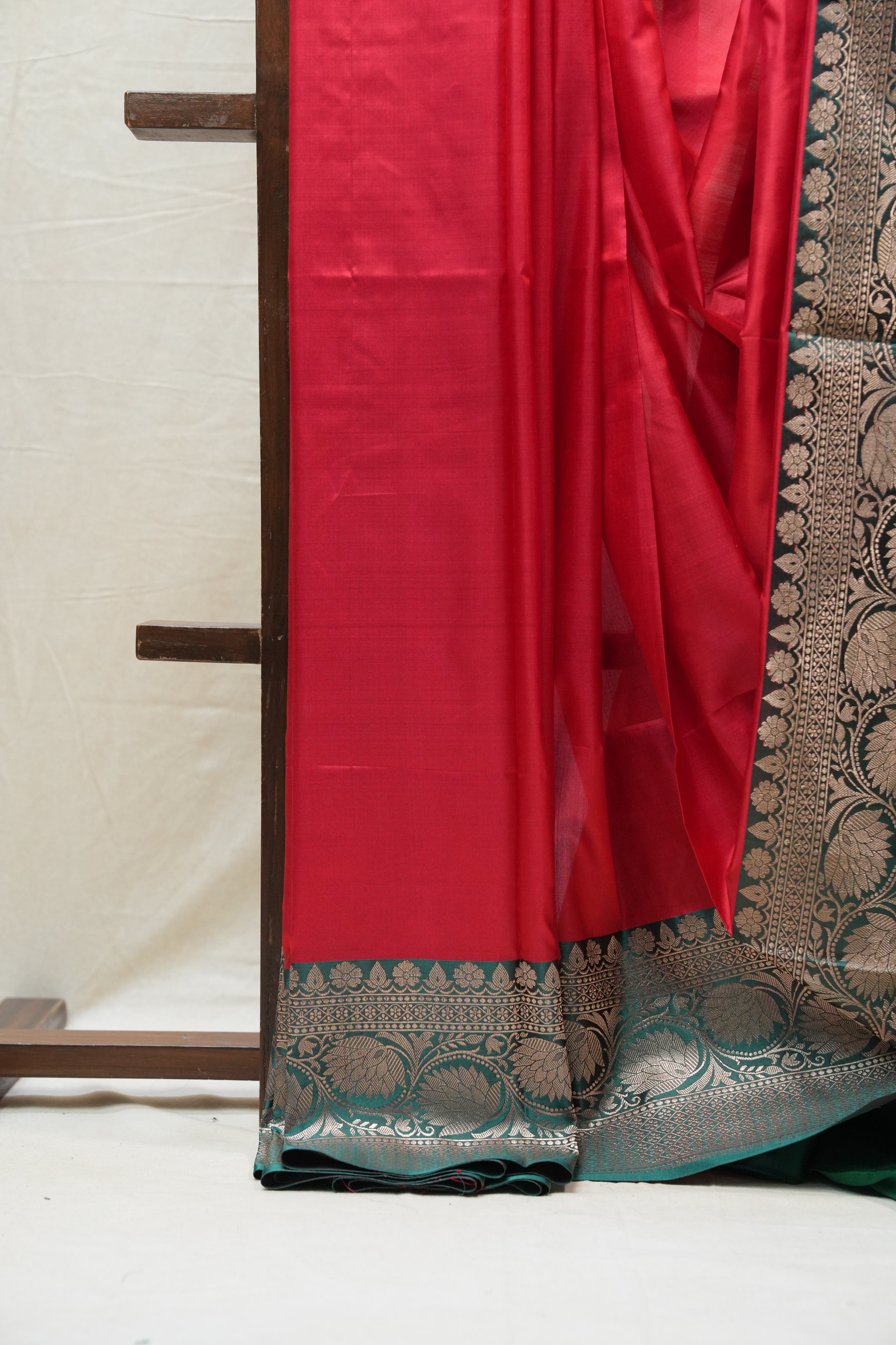 Red Banarasi Silk Saree - SRRBSS696