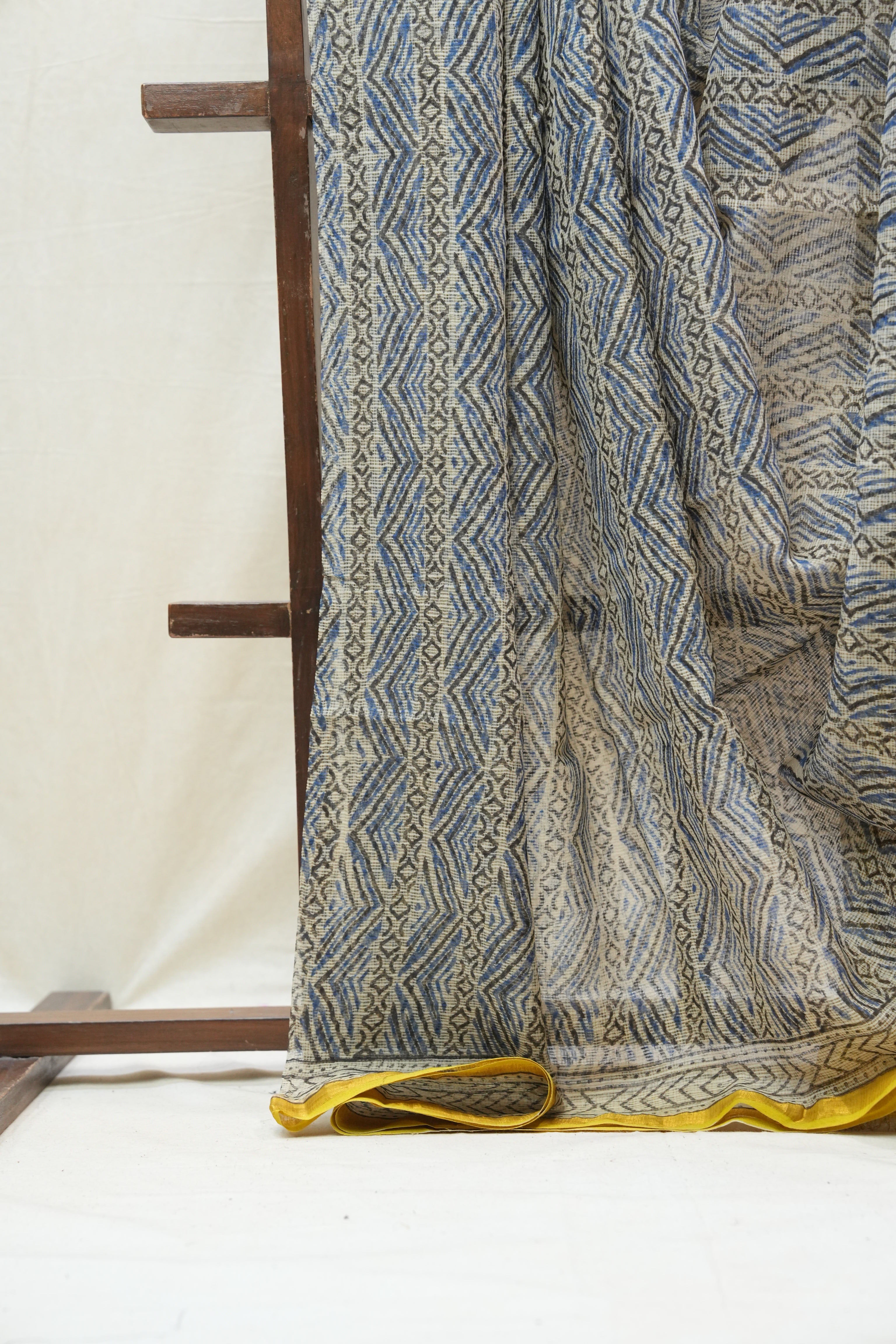 Cream HBP Kota Doria Saree - SRCKDS158