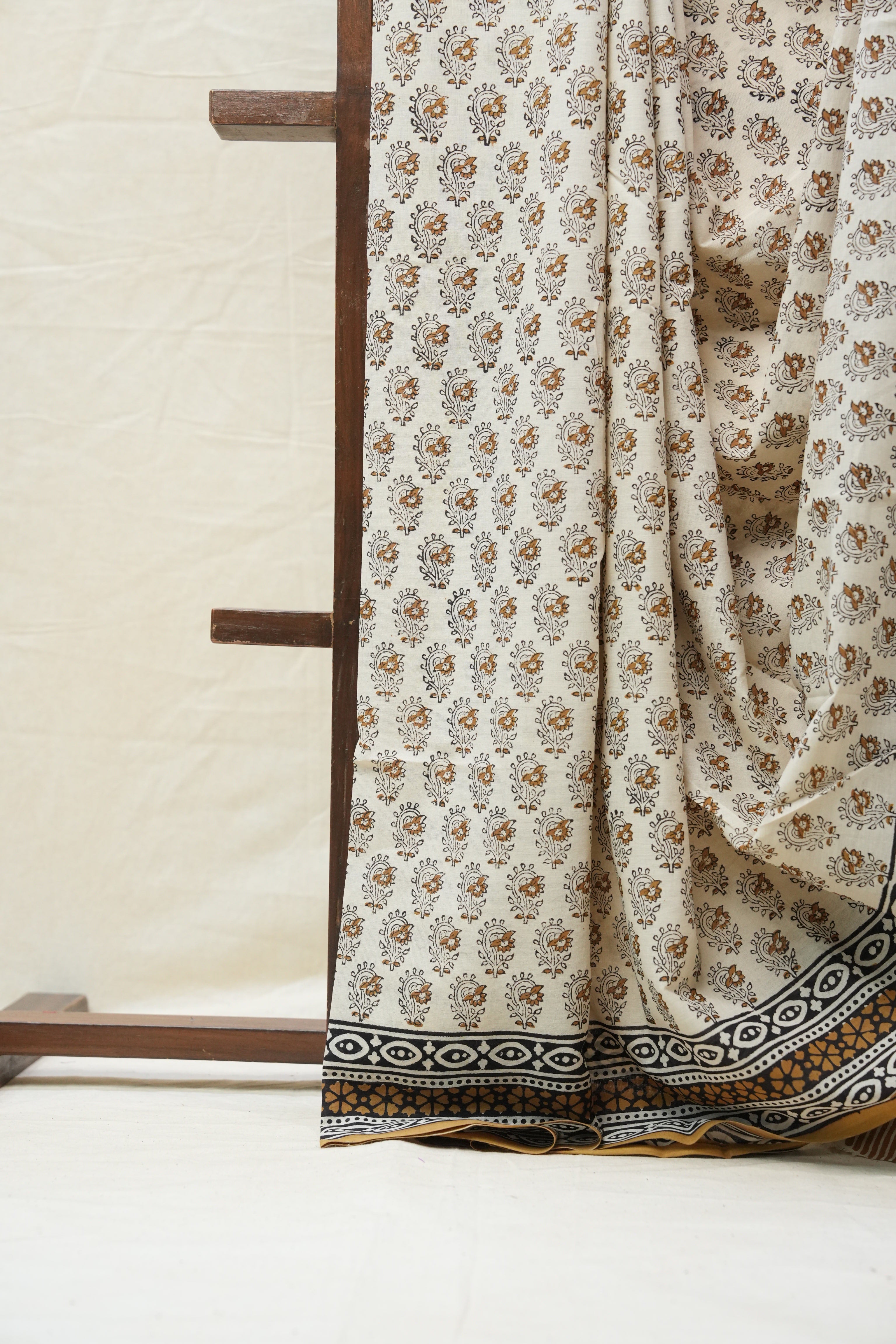 Cream HBP Cotton Saree - SRCCS2562