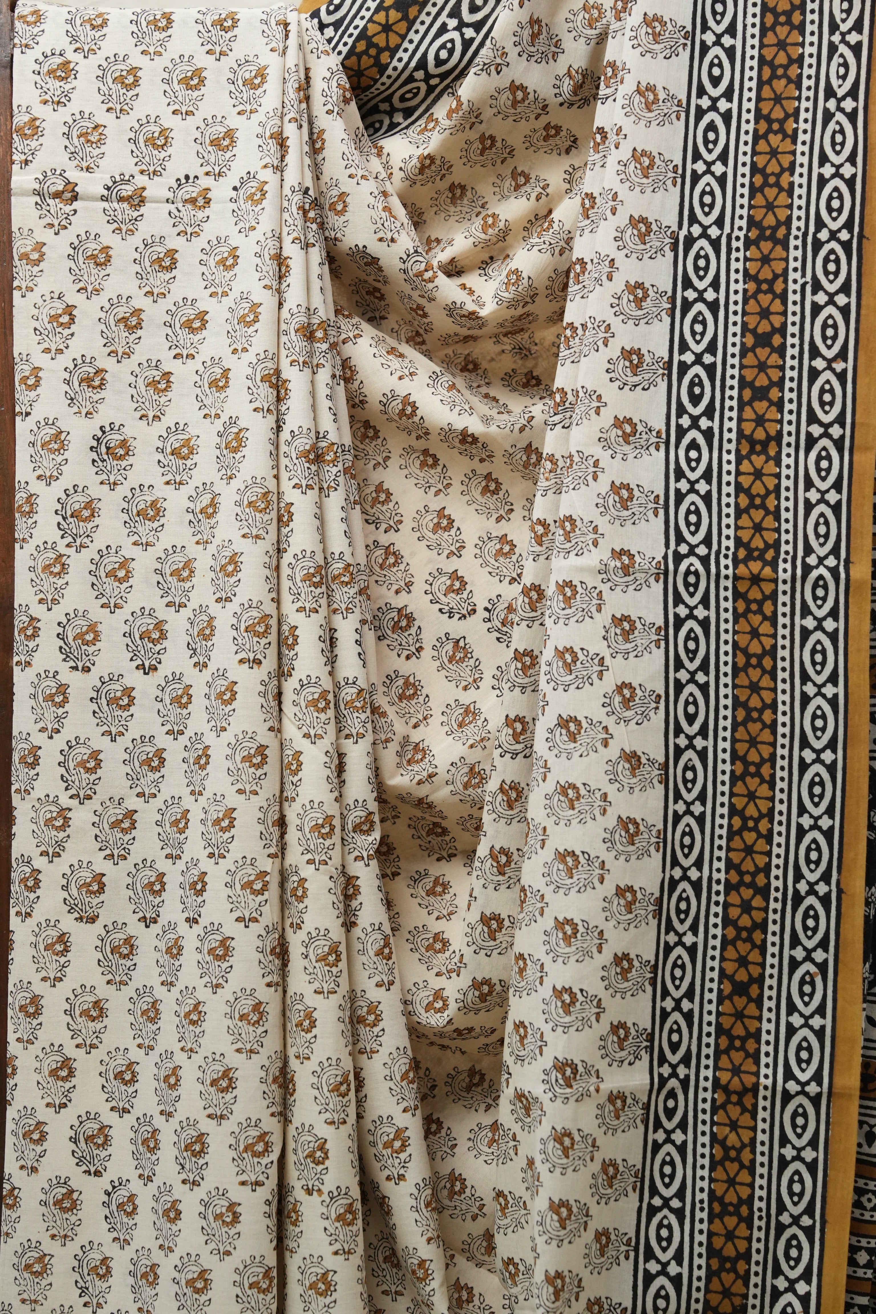 Cream HBP Cotton Saree - SRCCS2562