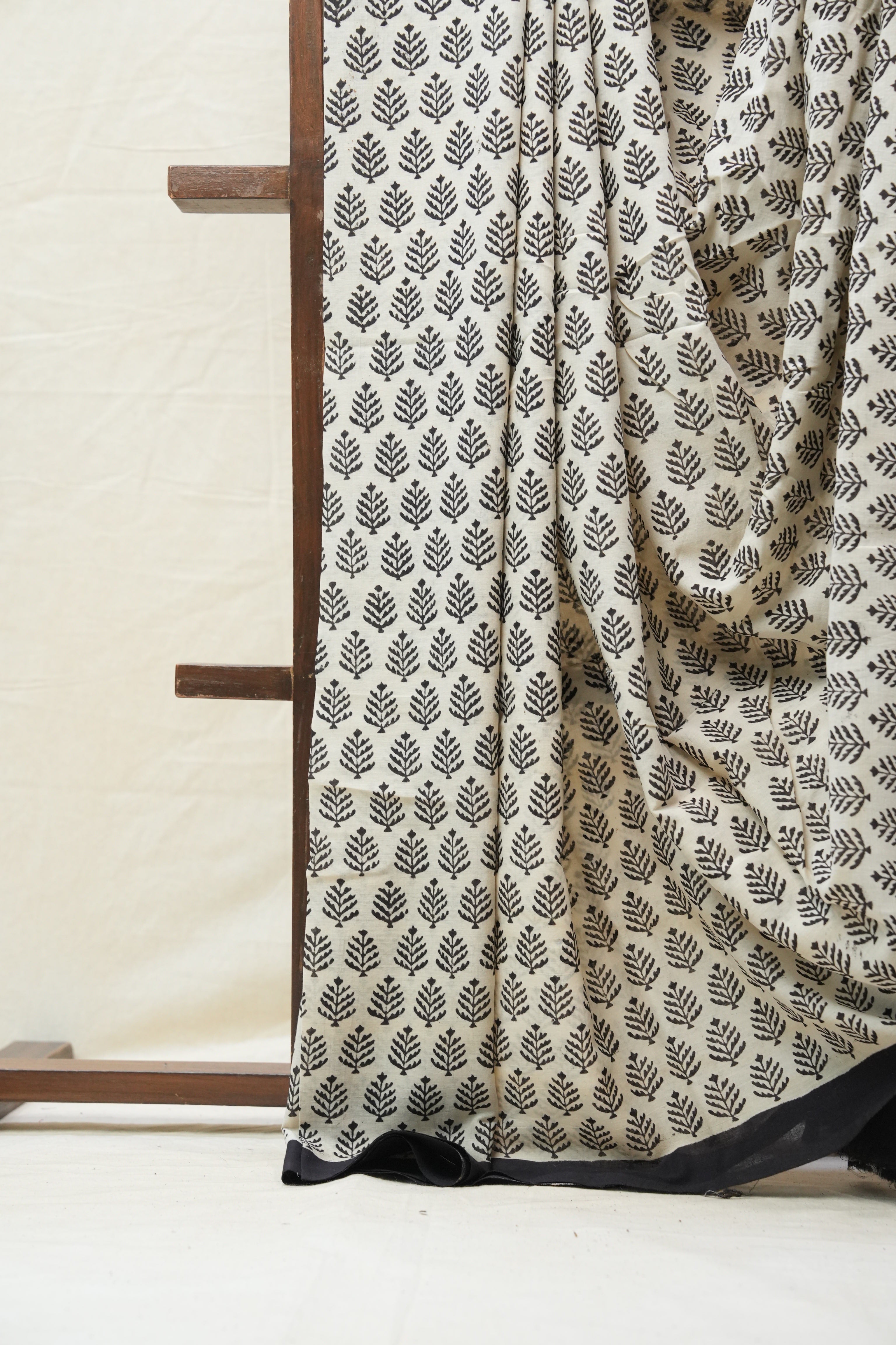 Cream HBP Cotton Saree - SRCCS2545