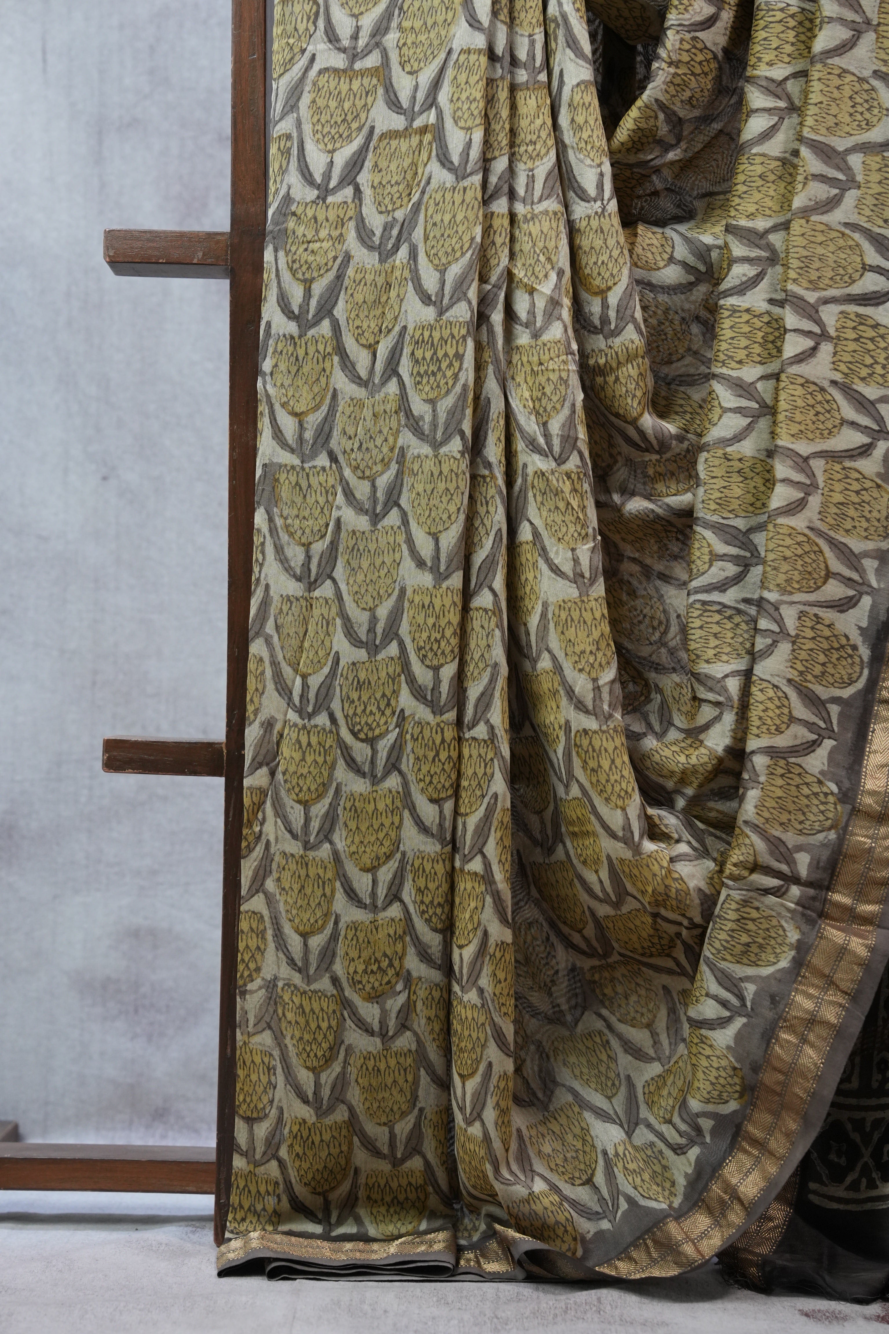 Cream HBP Cotton Silk Saree With Maheshwari Border - SRCCSS1013