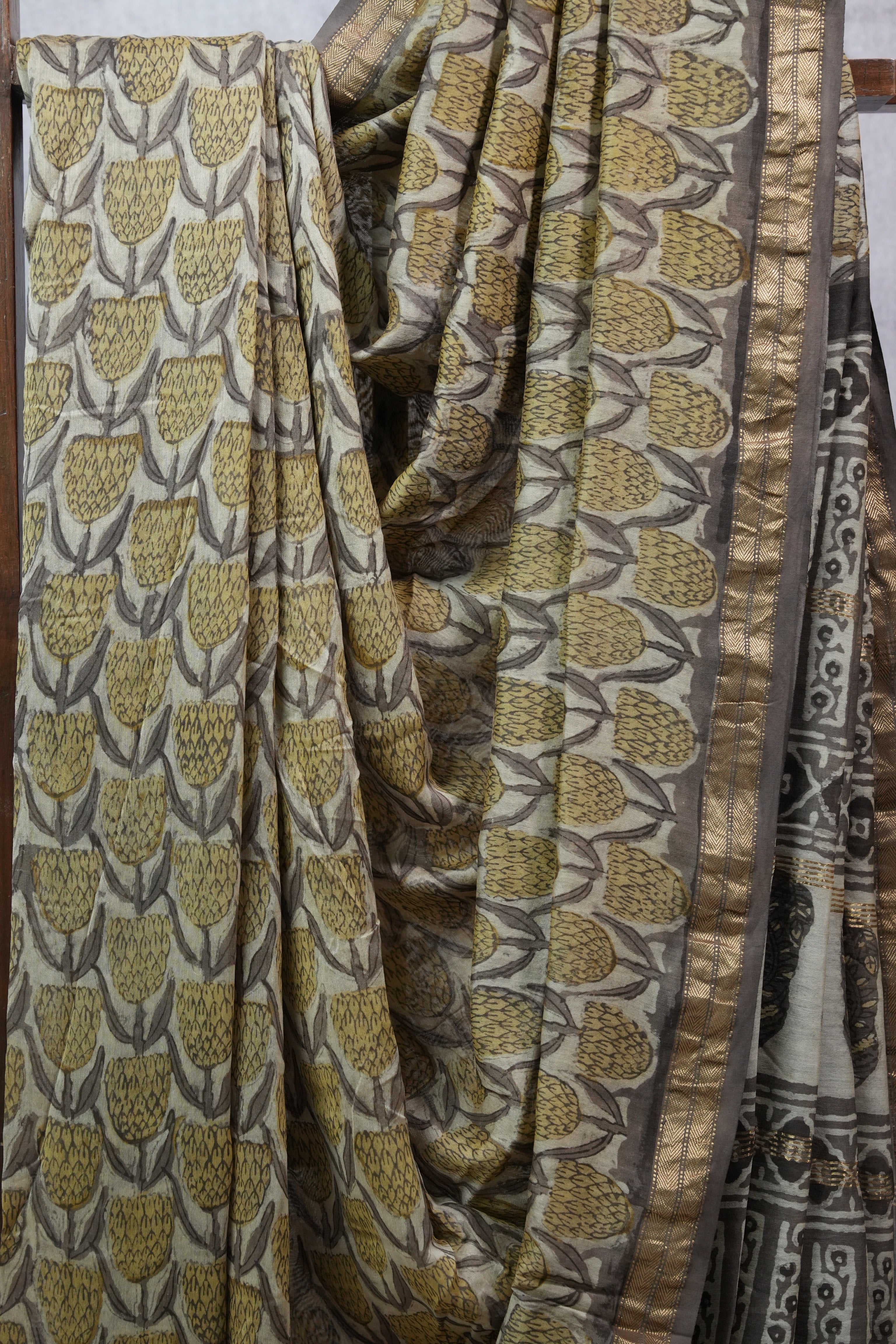 Cream HBP Cotton Silk Saree With Maheshwari Border - SRCCSS1013