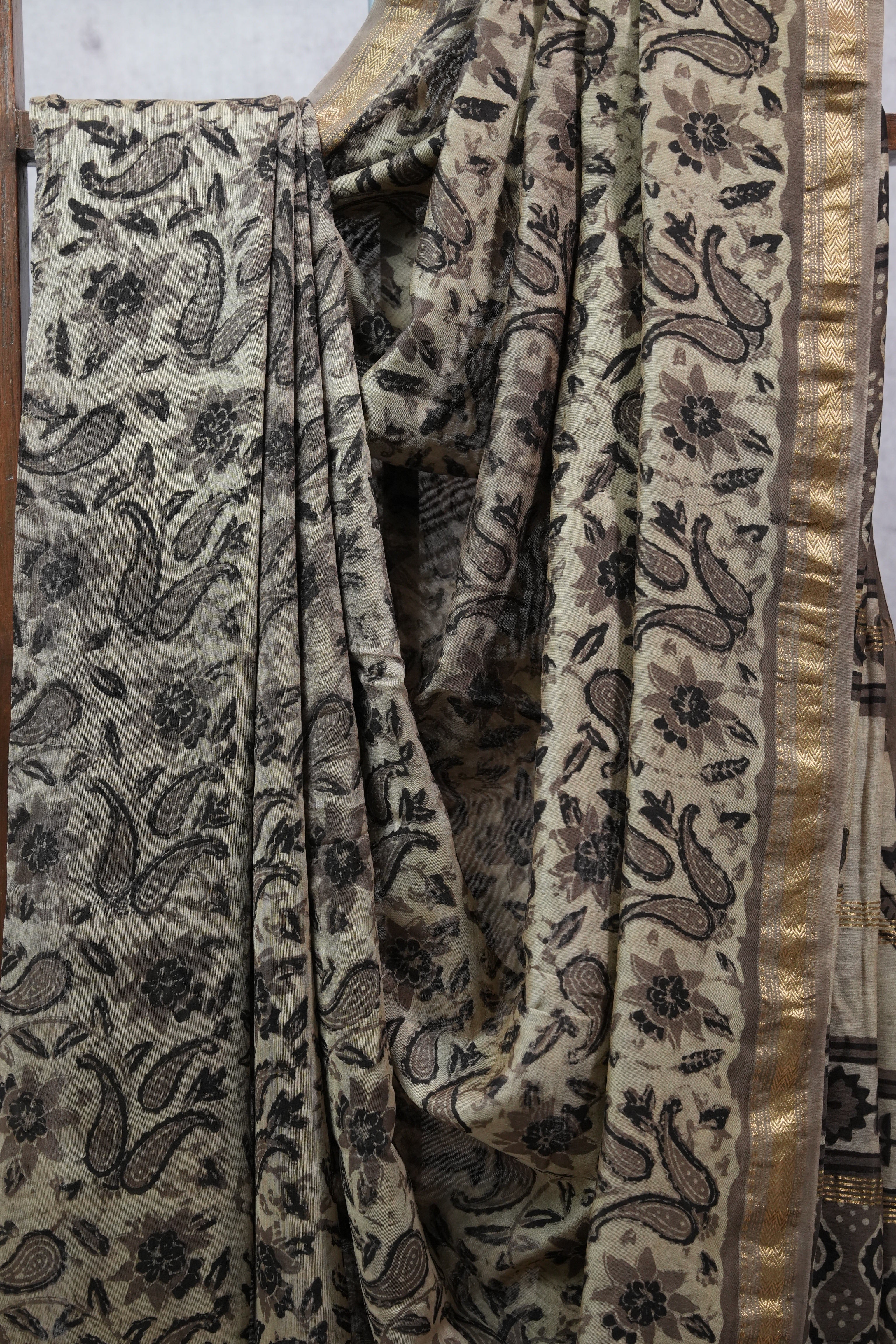 Cream HBP Cotton Silk Saree With Maheshwari Border - SRCCSS1016