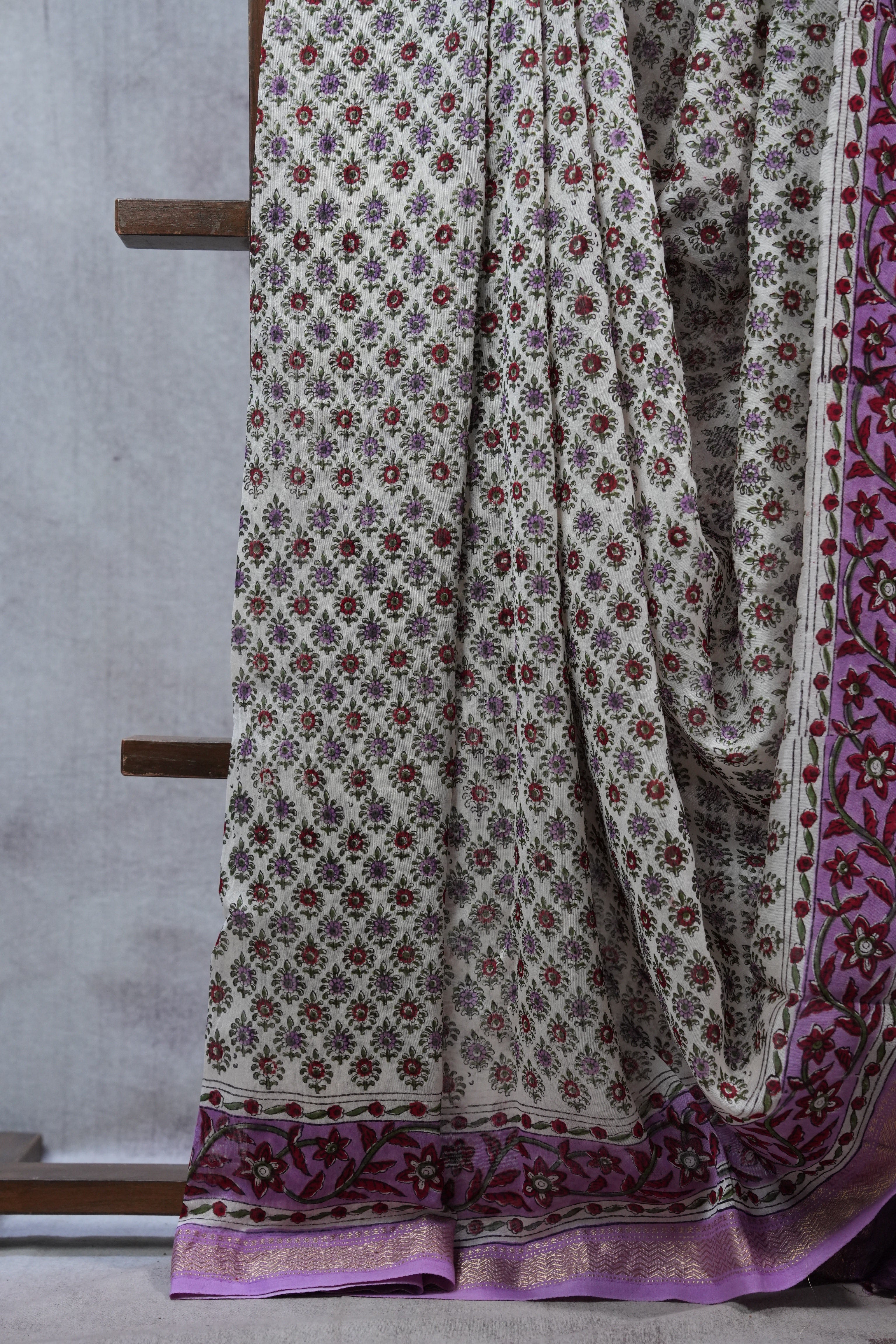 White HBP Cotton Silk Saree With Maheshwari Border - SRWCSS1031