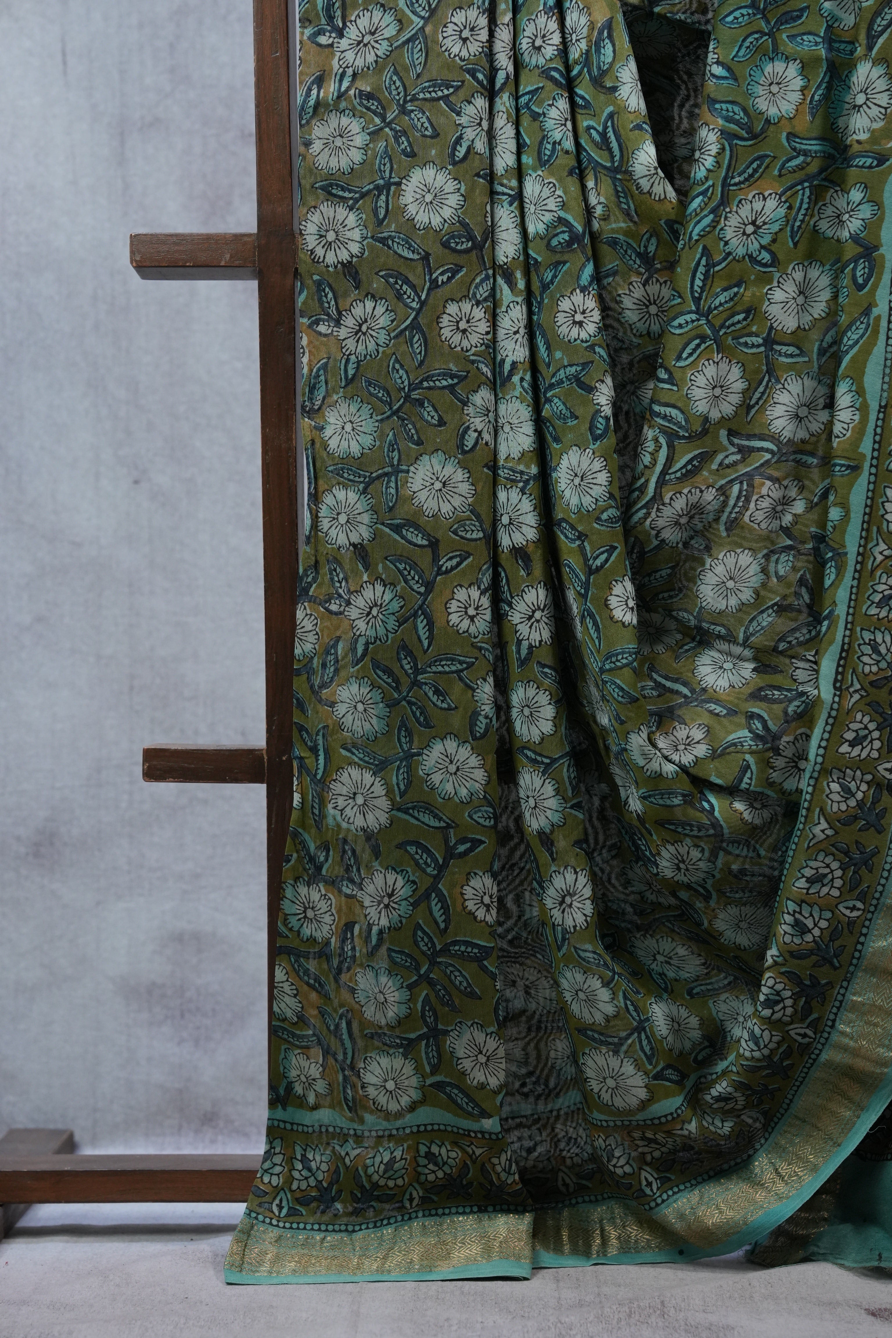 Green HBP Cotton Silk Saree With Maheshwari Border - SRGCSS1051