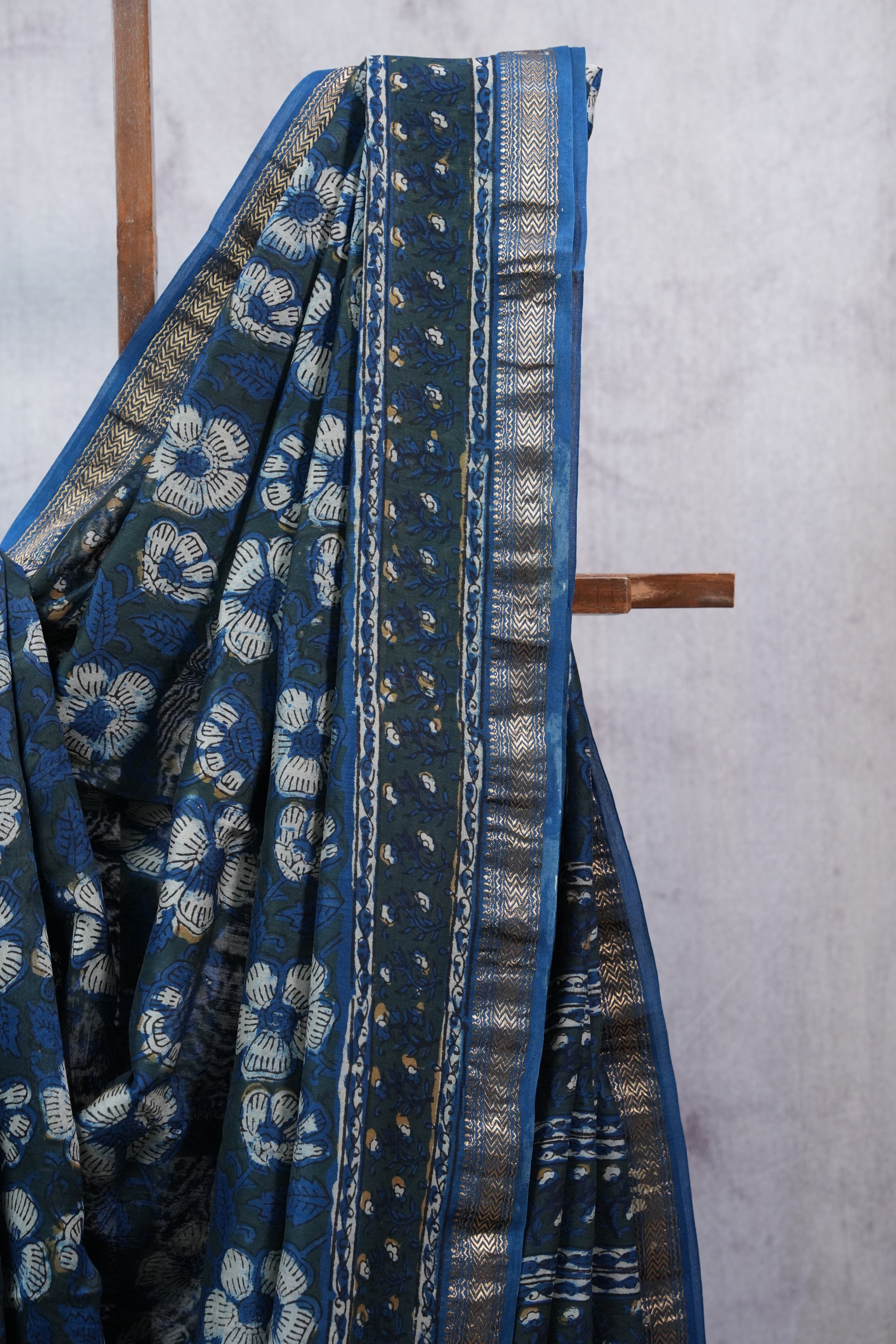 Dark Green HBP Cotton Silk Saree With Maheshwari Border - SRDGCSS1053