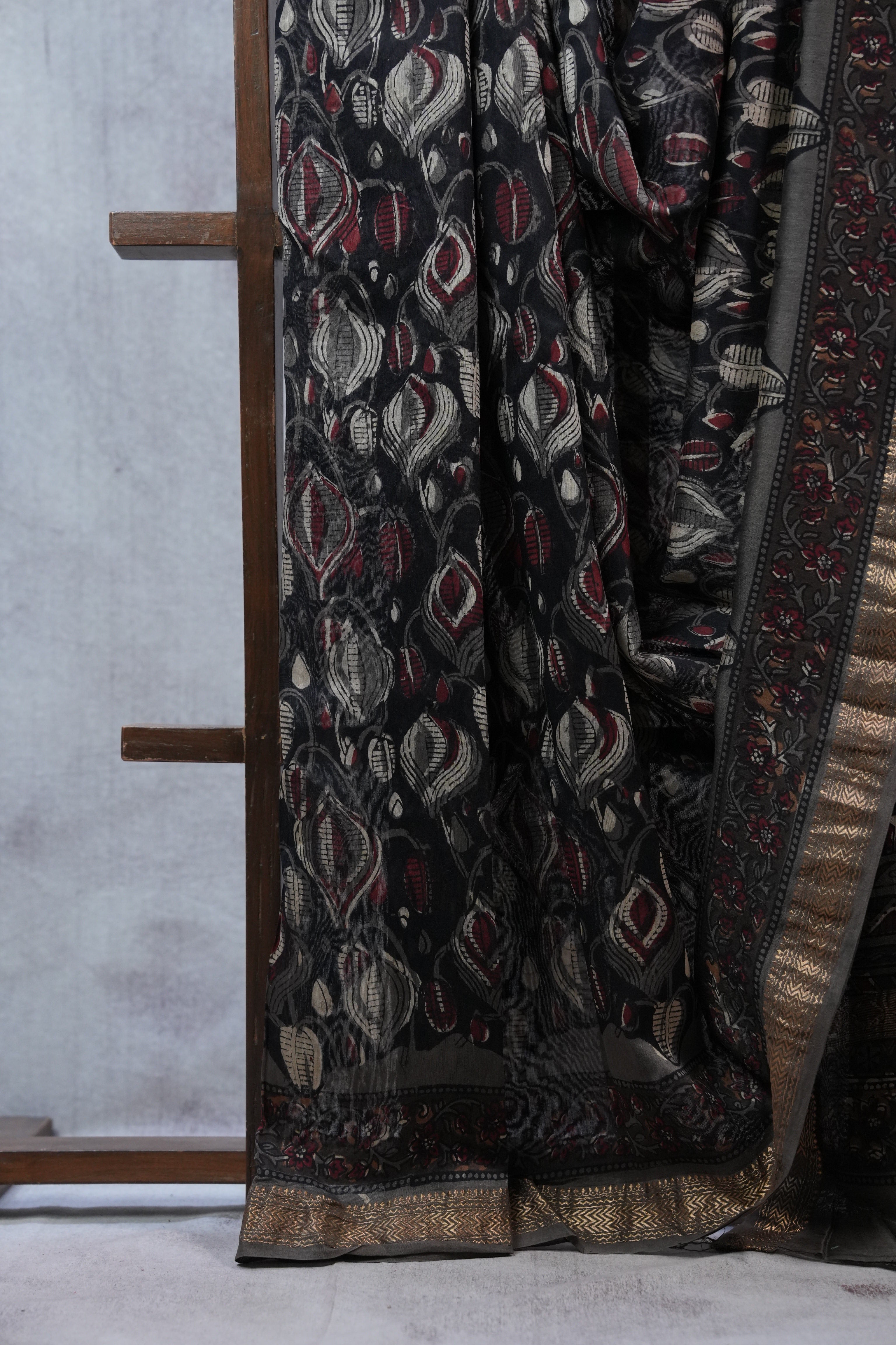 Black HBP Cotton Silk Saree With Maheshwari Border - SRBCSS1050