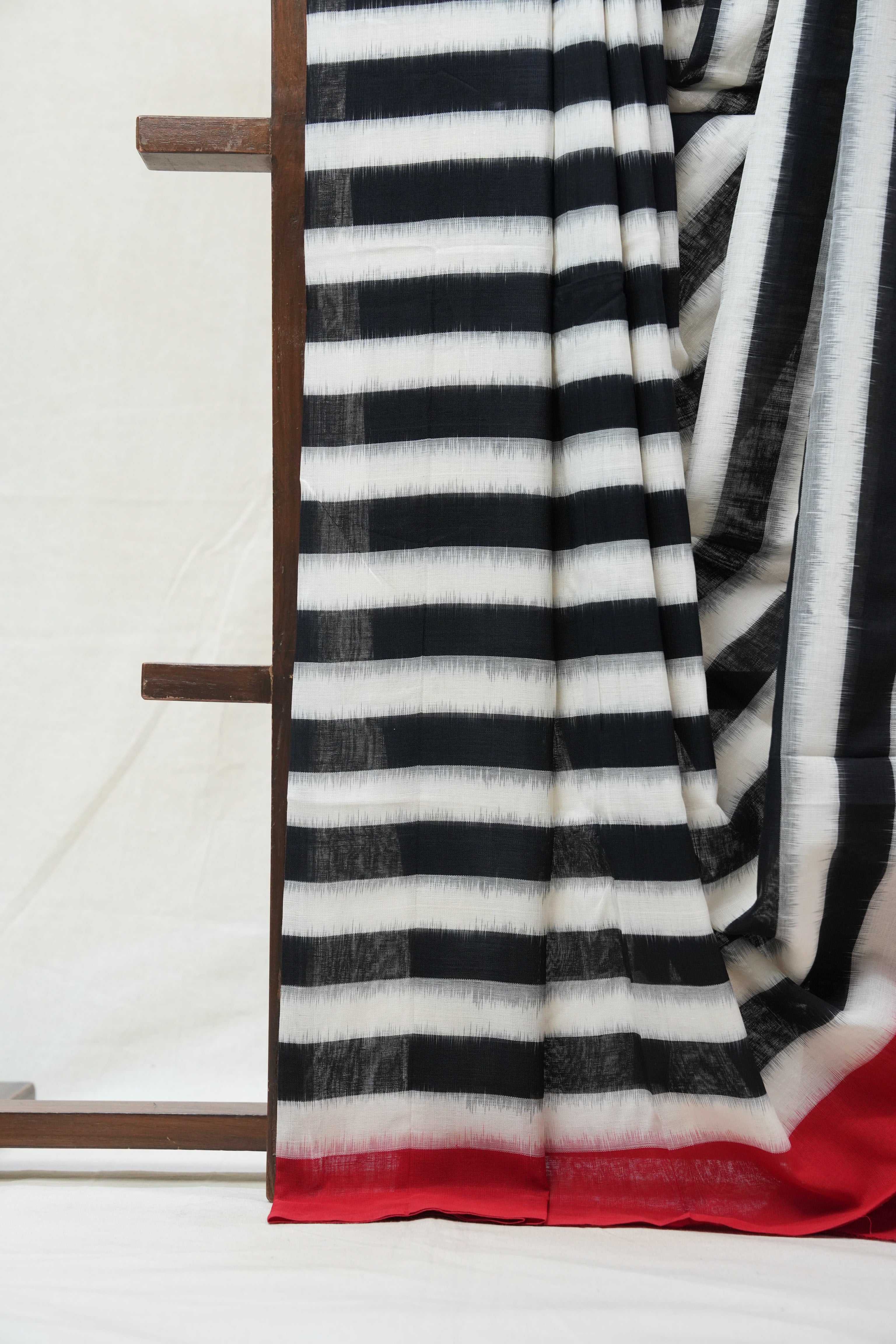 Black-White Pochampalli Cotton Ikat Saree - SRBWPCIS456