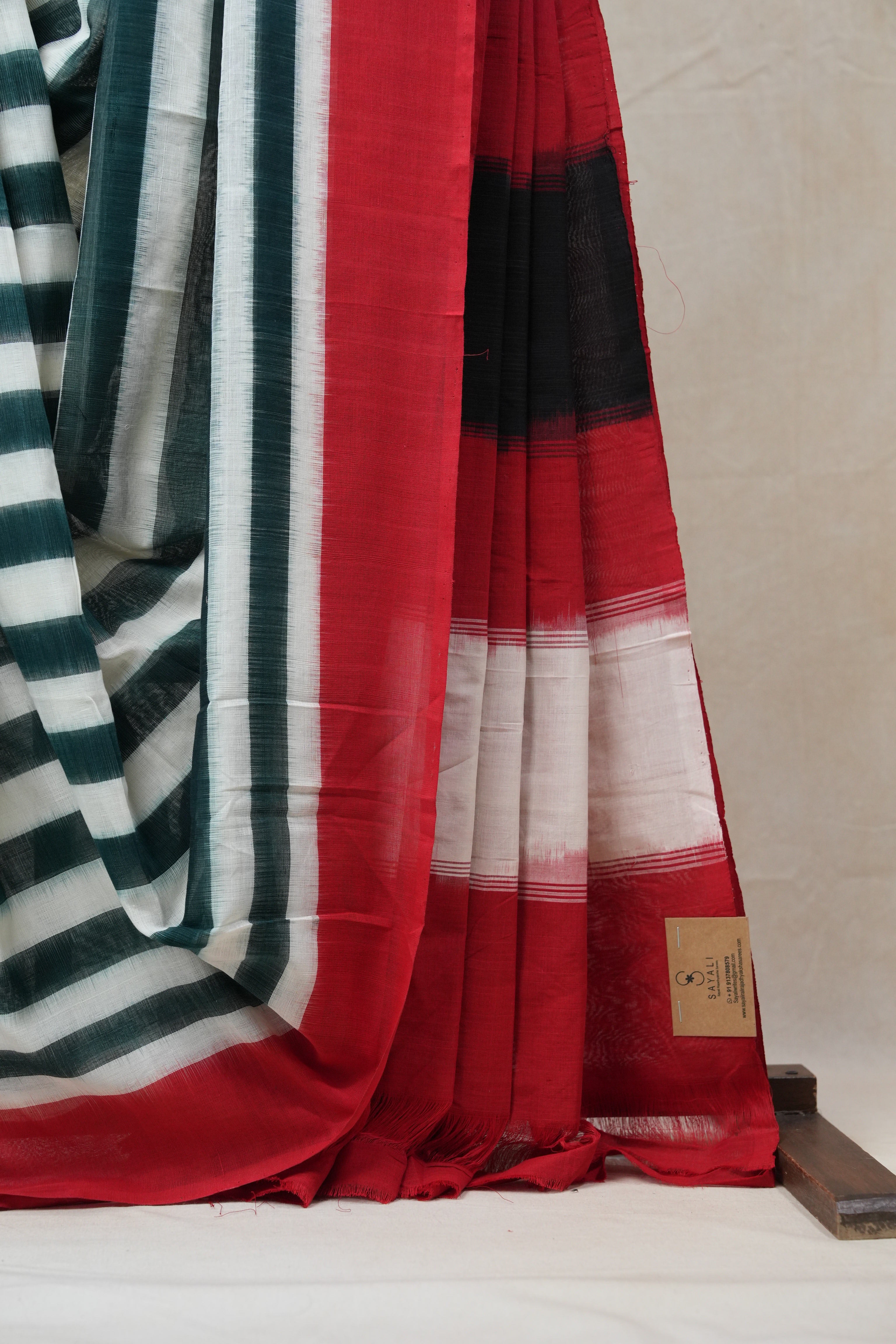 White-Green Pochampalli Cotton Ikat Saree - SRWGPCIS459