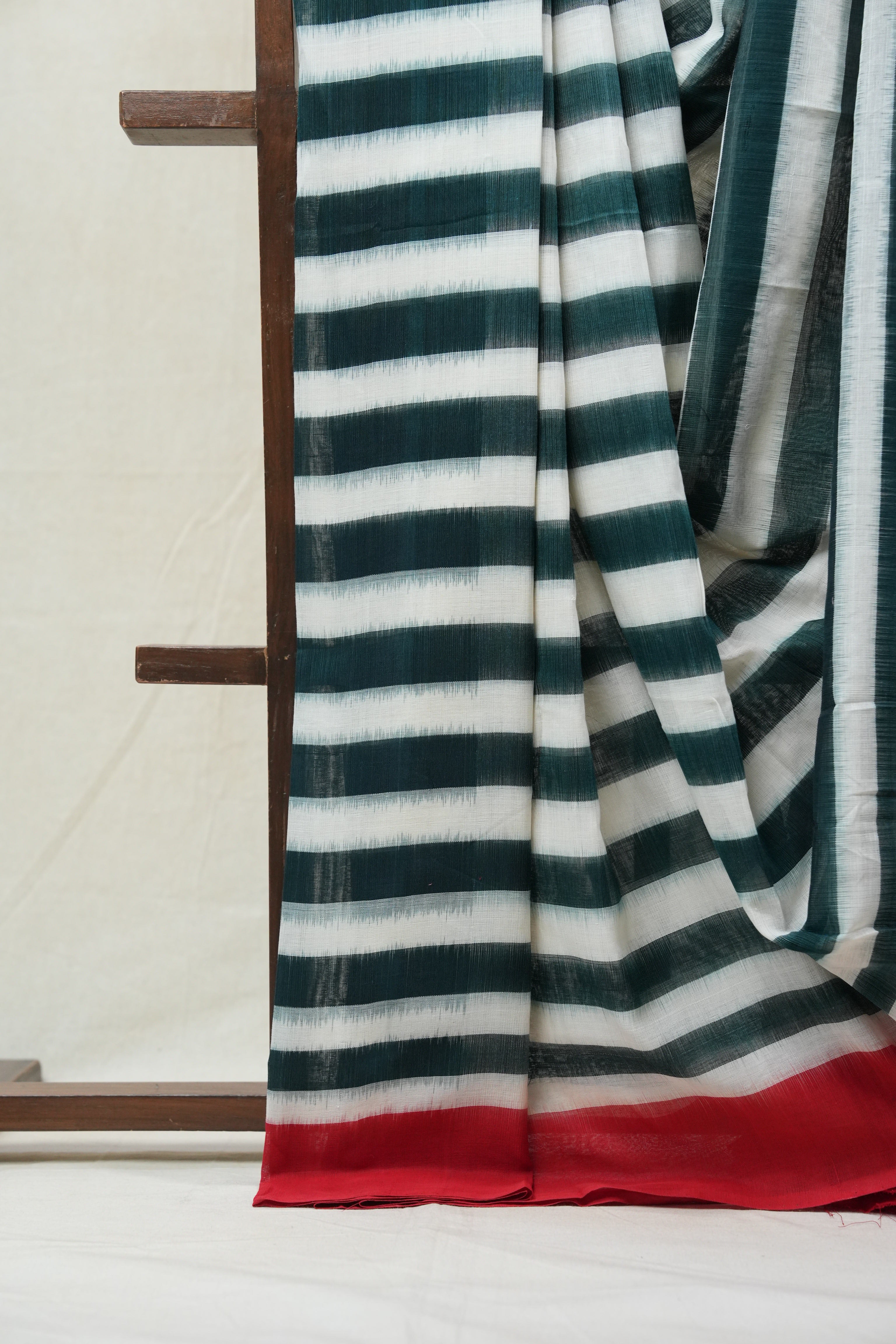 White-Green Pochampalli Cotton Ikat Saree - SRWGPCIS459