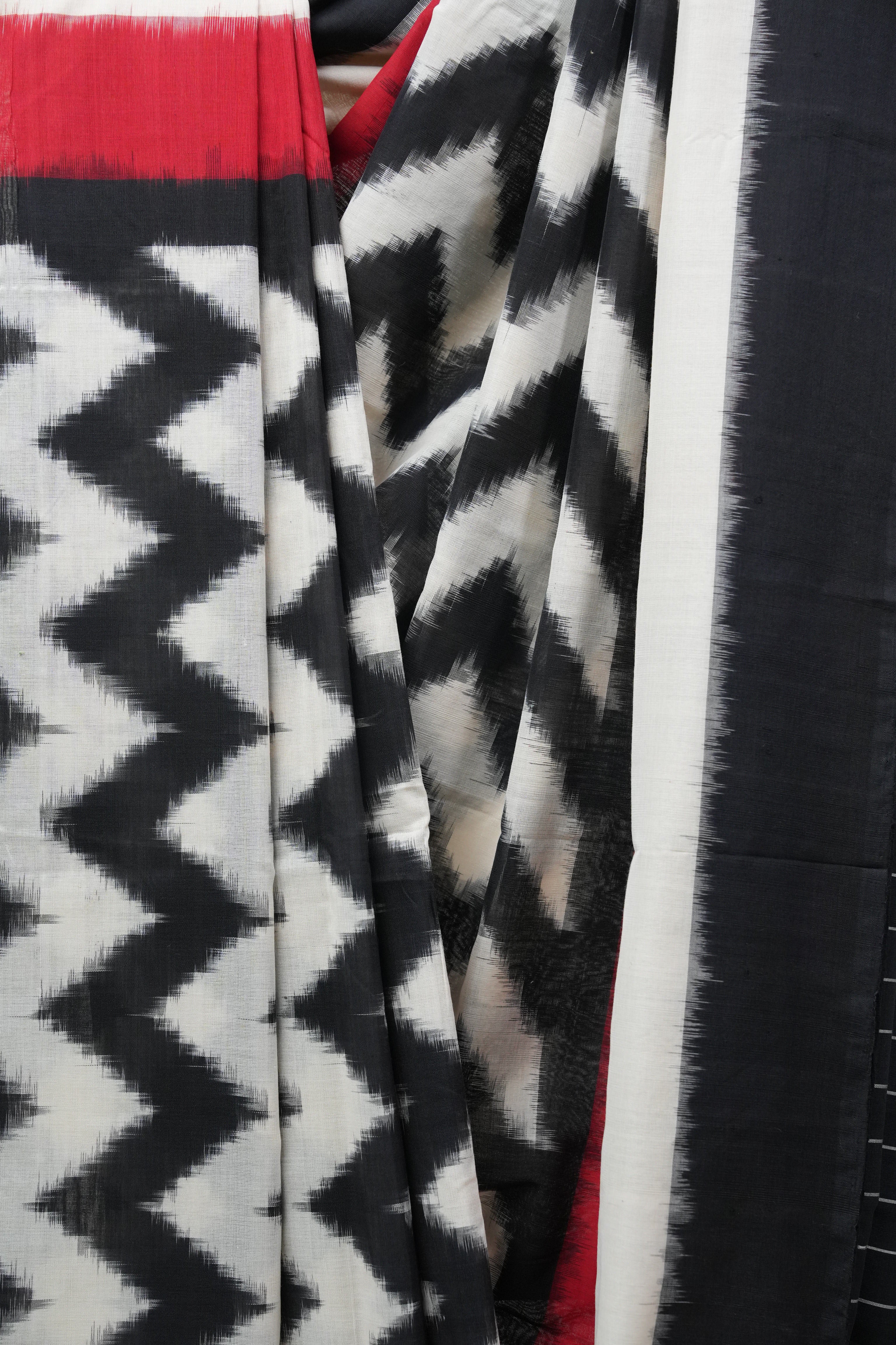 White-Black Pochampalli Cotton Ikat Saree - SRWBPCIS461