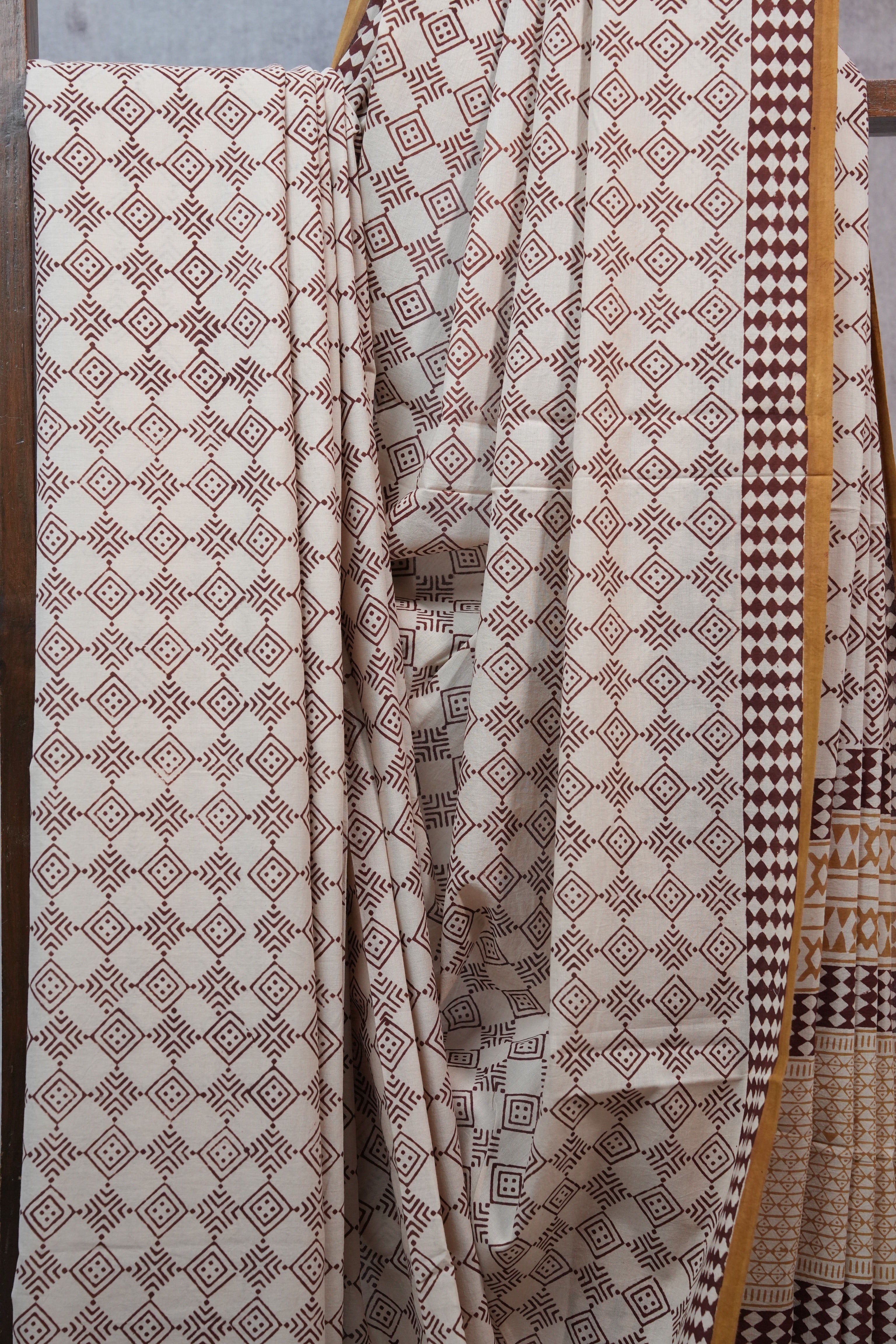 Cream HBP Cotton Saree - SRCCS2368