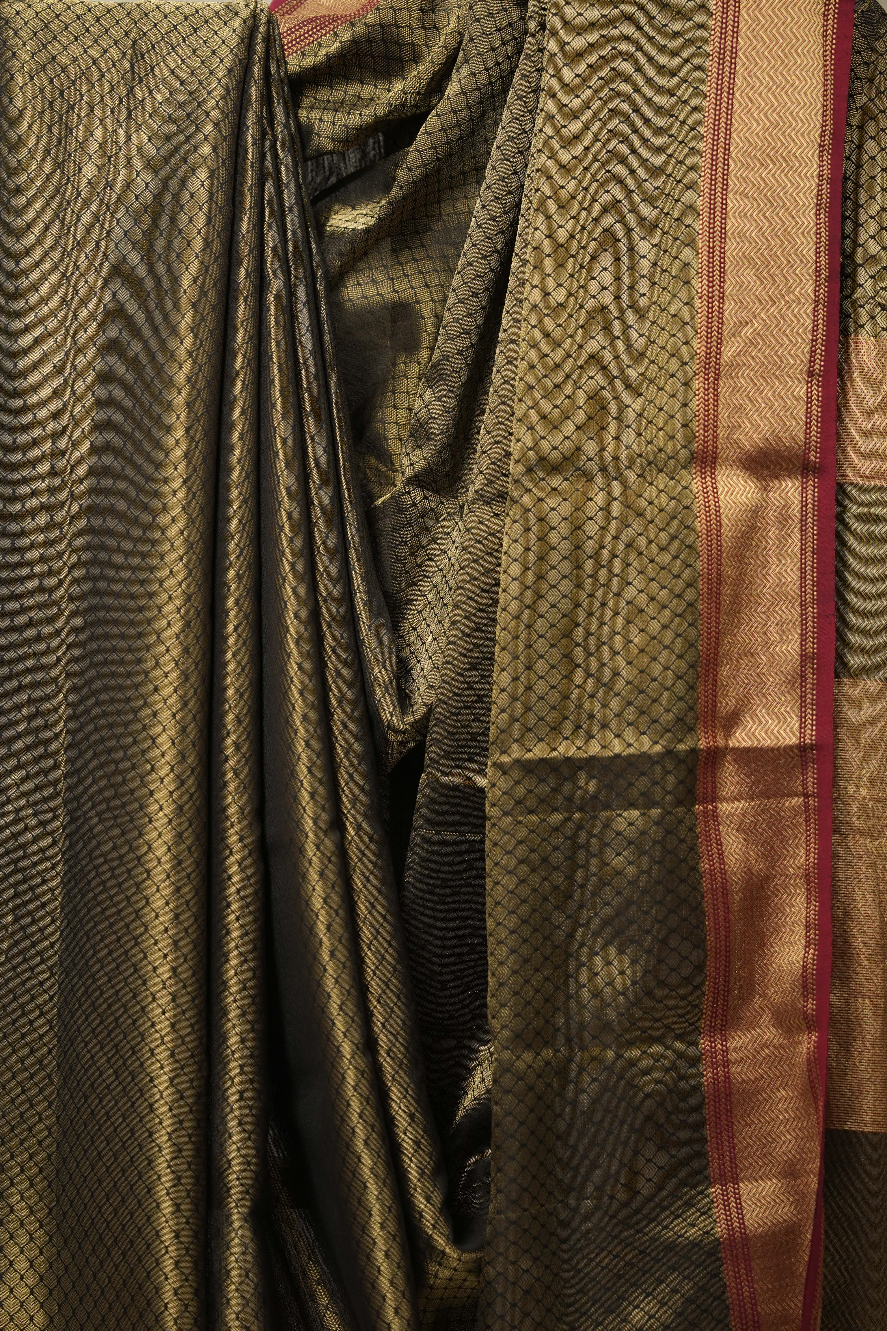 Dual Tone Black Maheshwari Tissue Saree - SRDTBMTS692