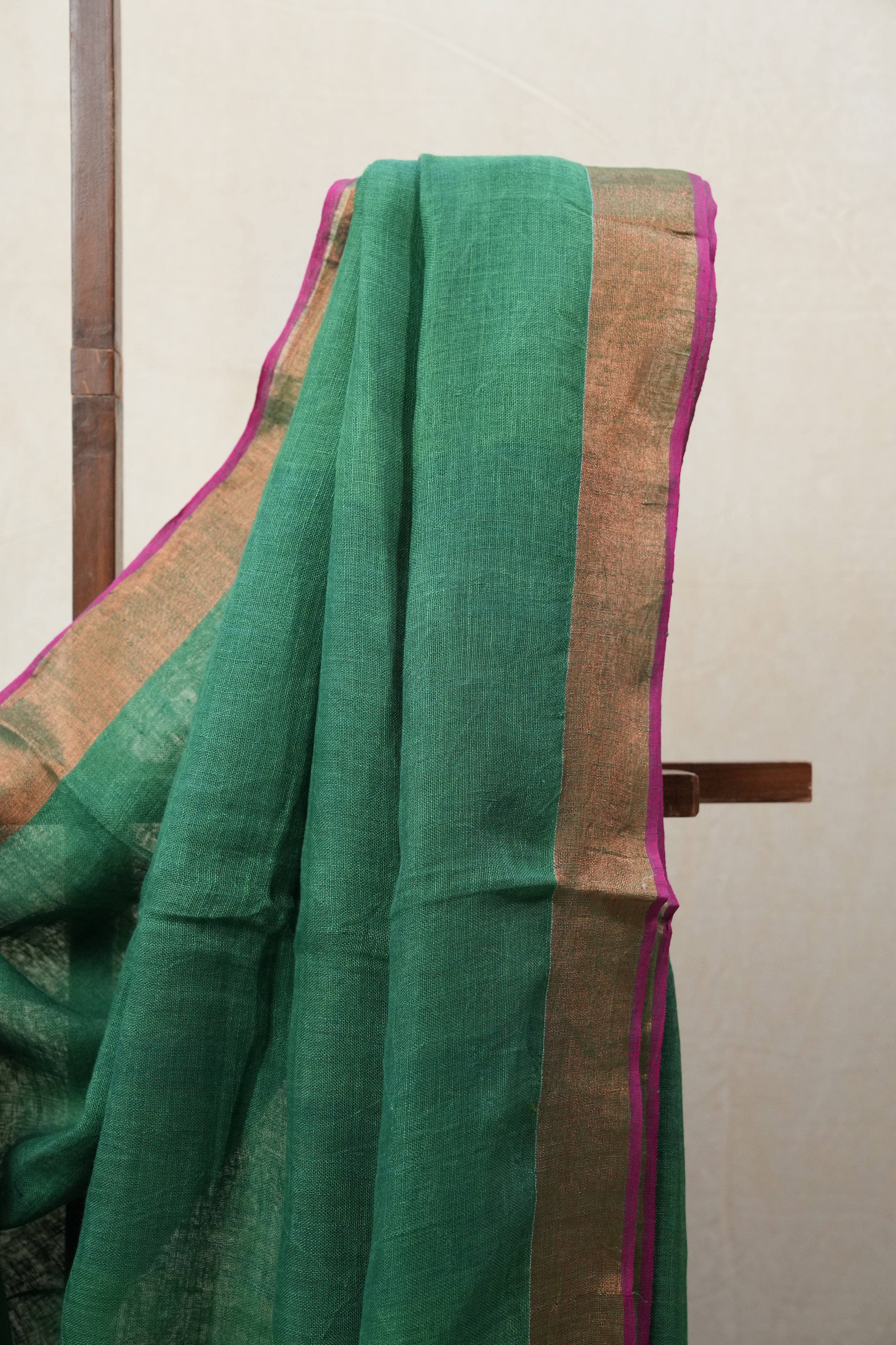 Green Plain Linen Saree With Pink Tassels - SRGPLS292