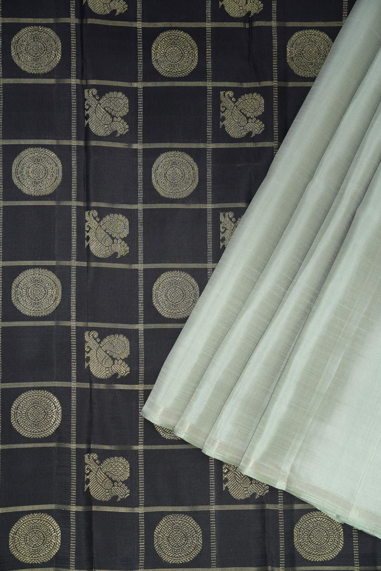 Nishvila Kanjeevaram Silk Saree - Saavari - SSNKSS16