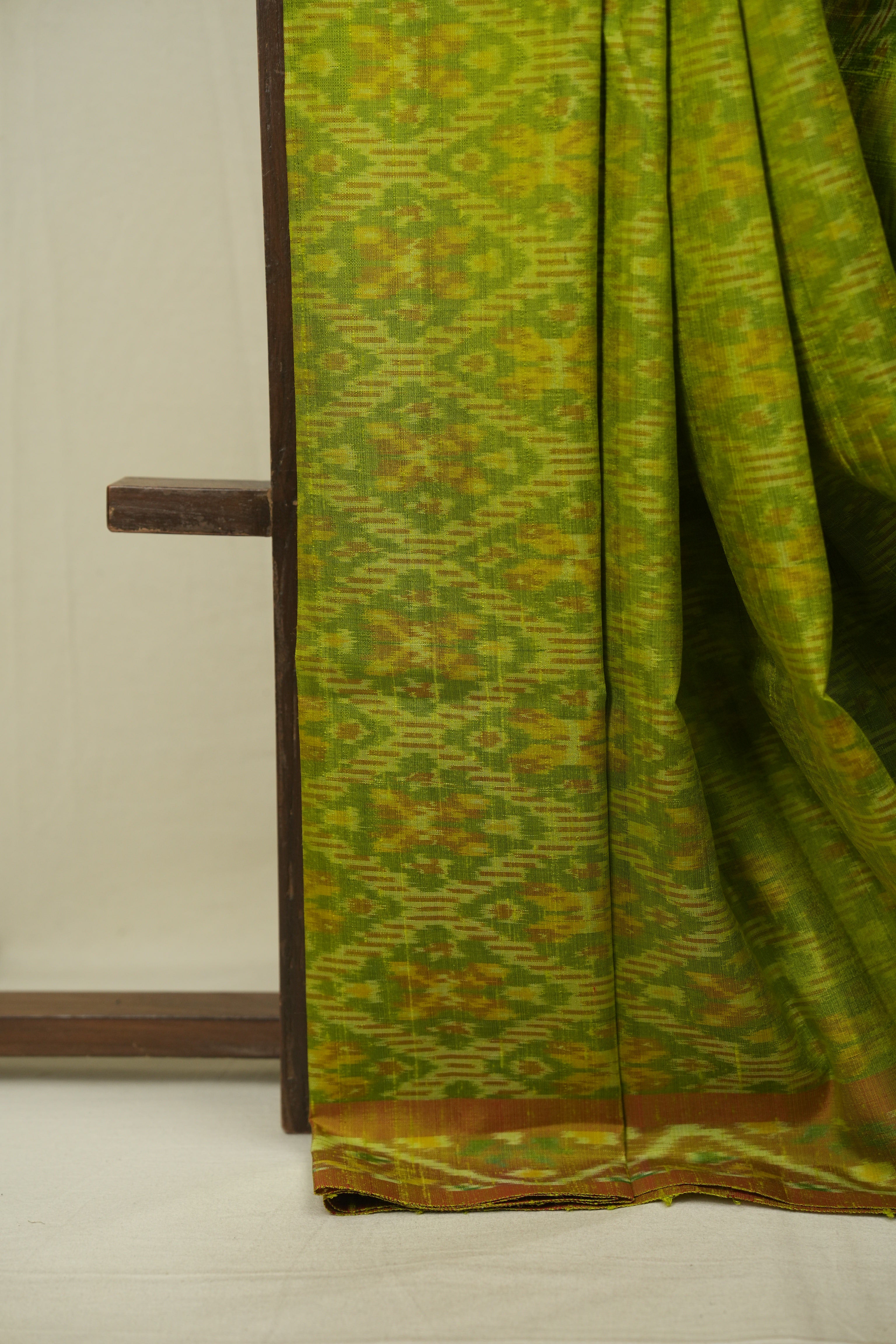 Parrot Green Raw Silk Ikat Saree - SRPGRSIS1087