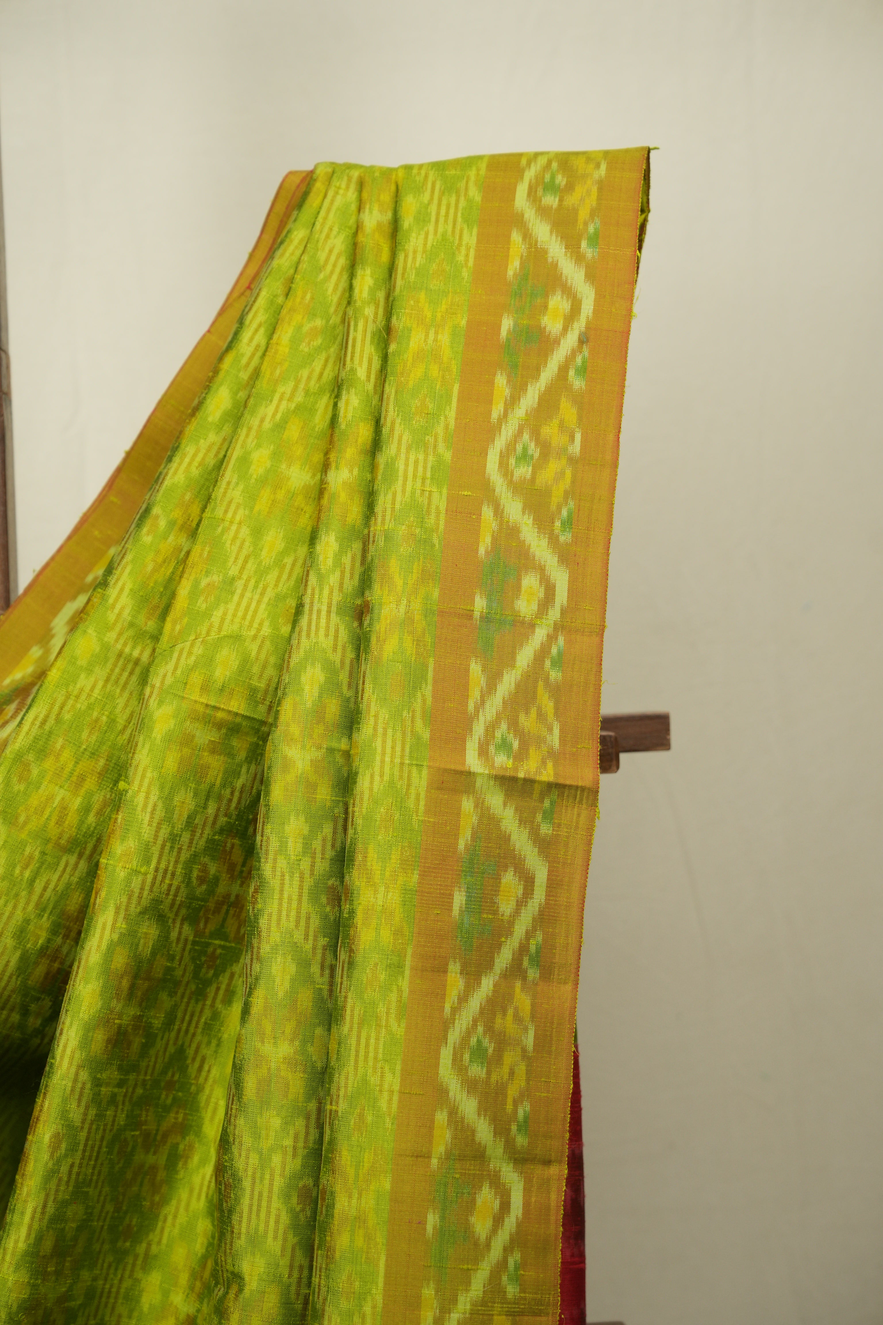 Parrot Green Raw Silk Ikat Saree - SRPGRSIS1087