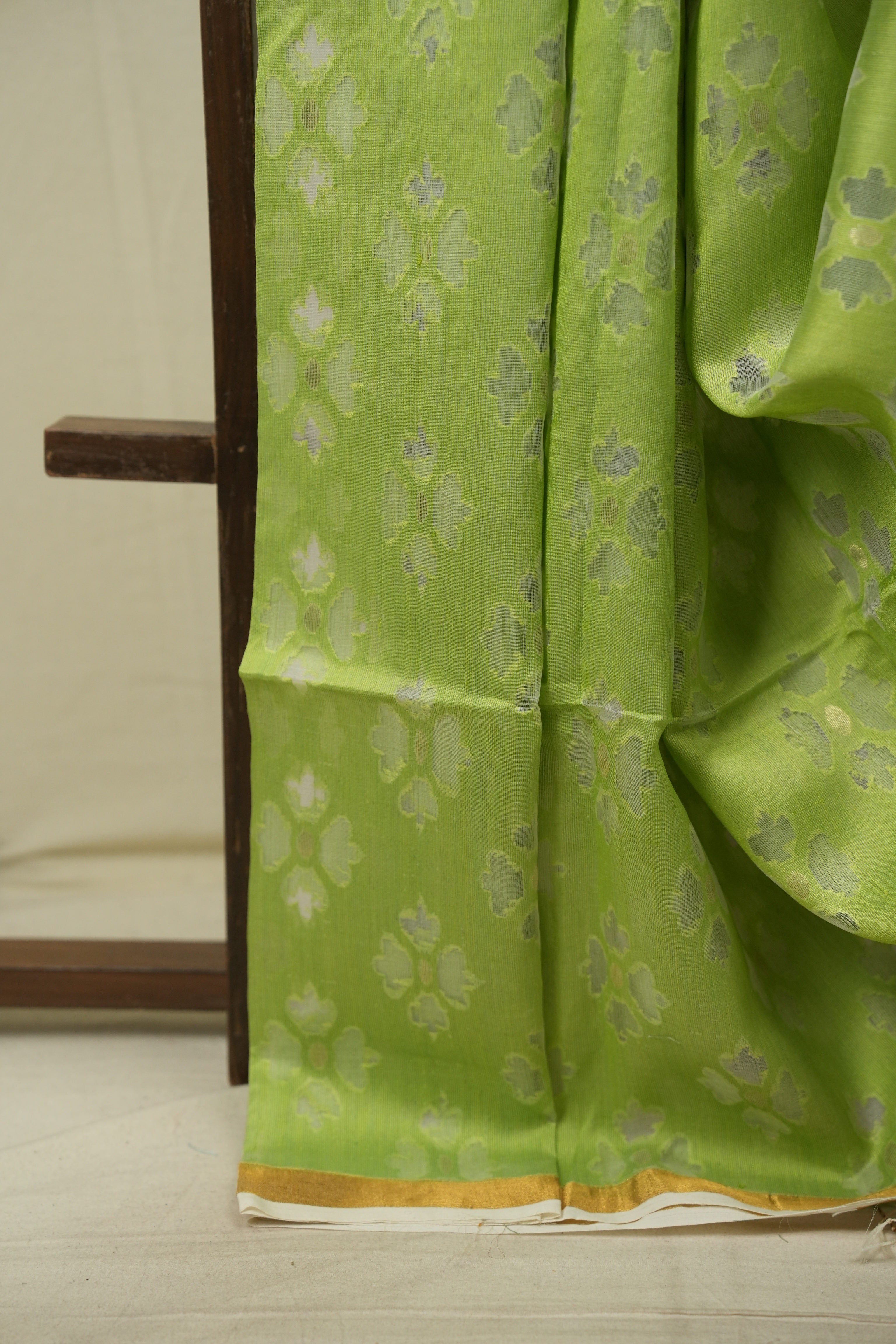 Parrot Green Bengal Cotton Silk Jamdani Saree - SRPGBCSJS04