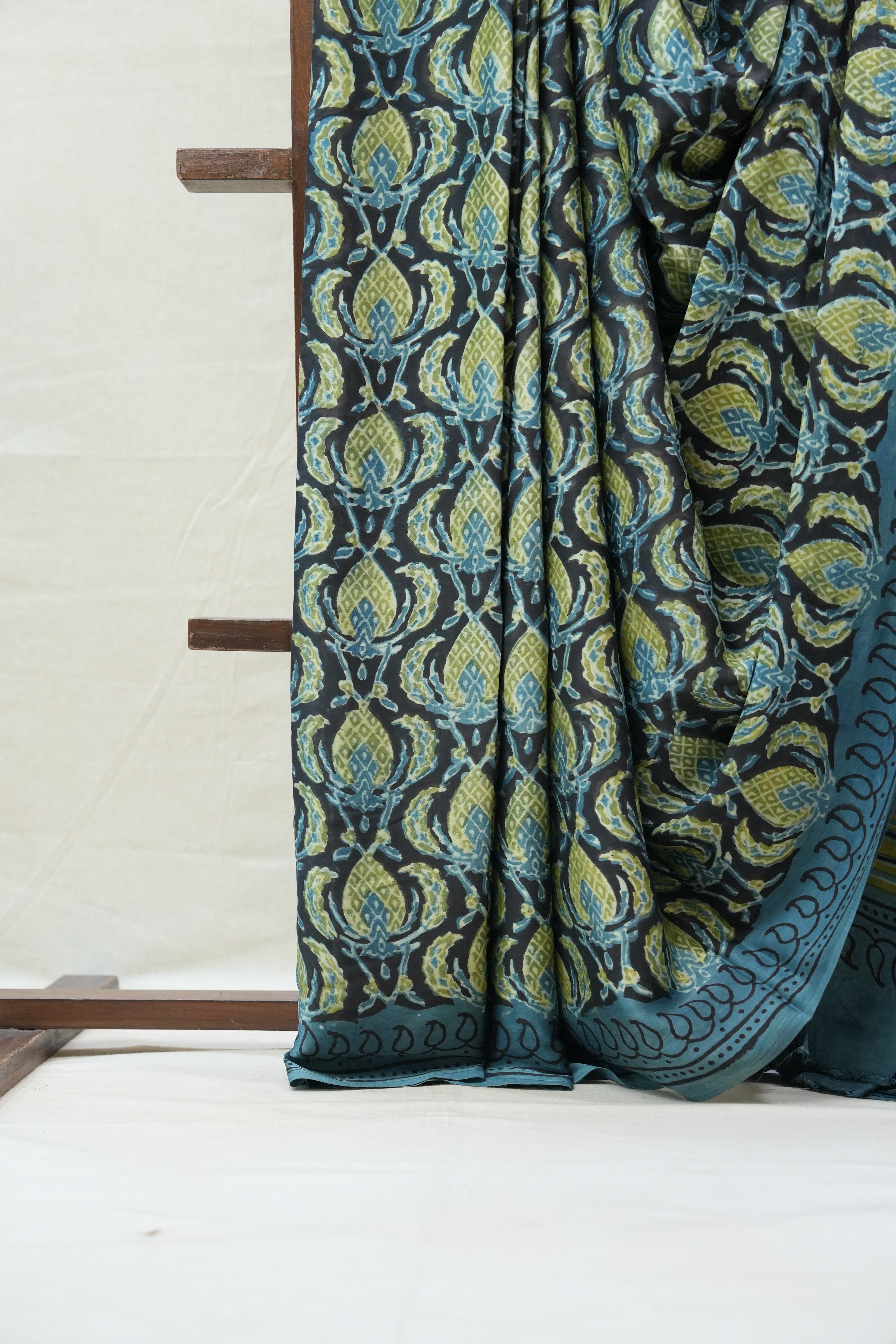 Black HBP Modal Silk Saree - SRBMSS401