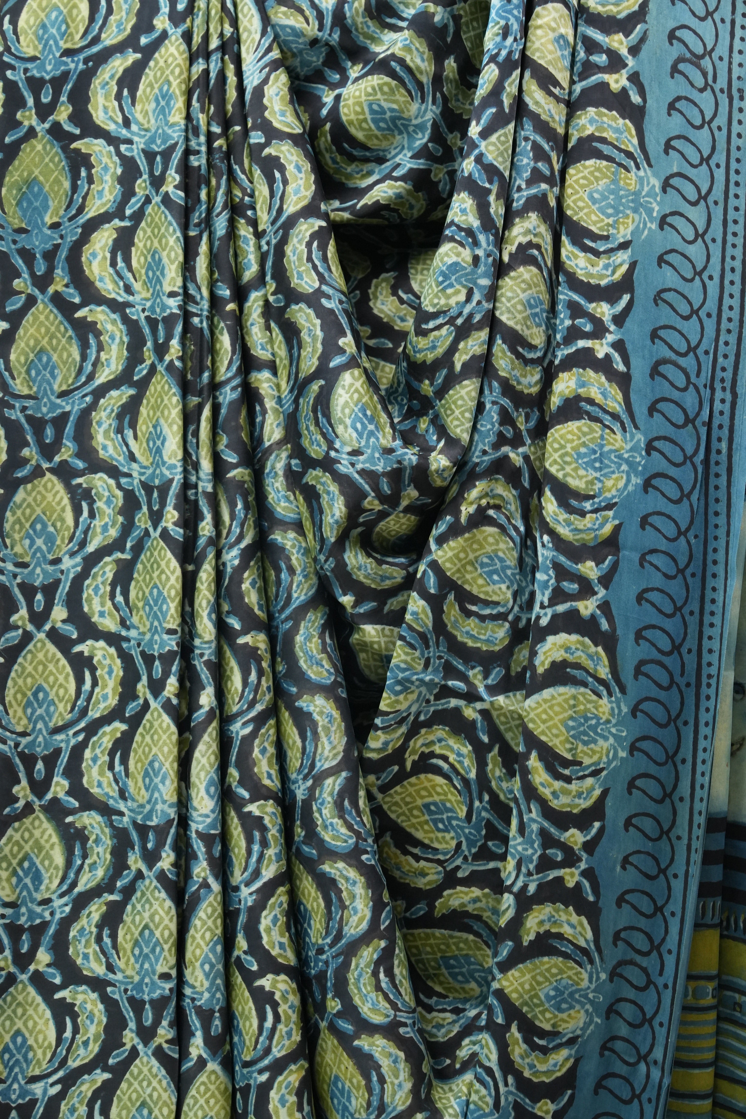 Black HBP Modal Silk Saree - SRBMSS401