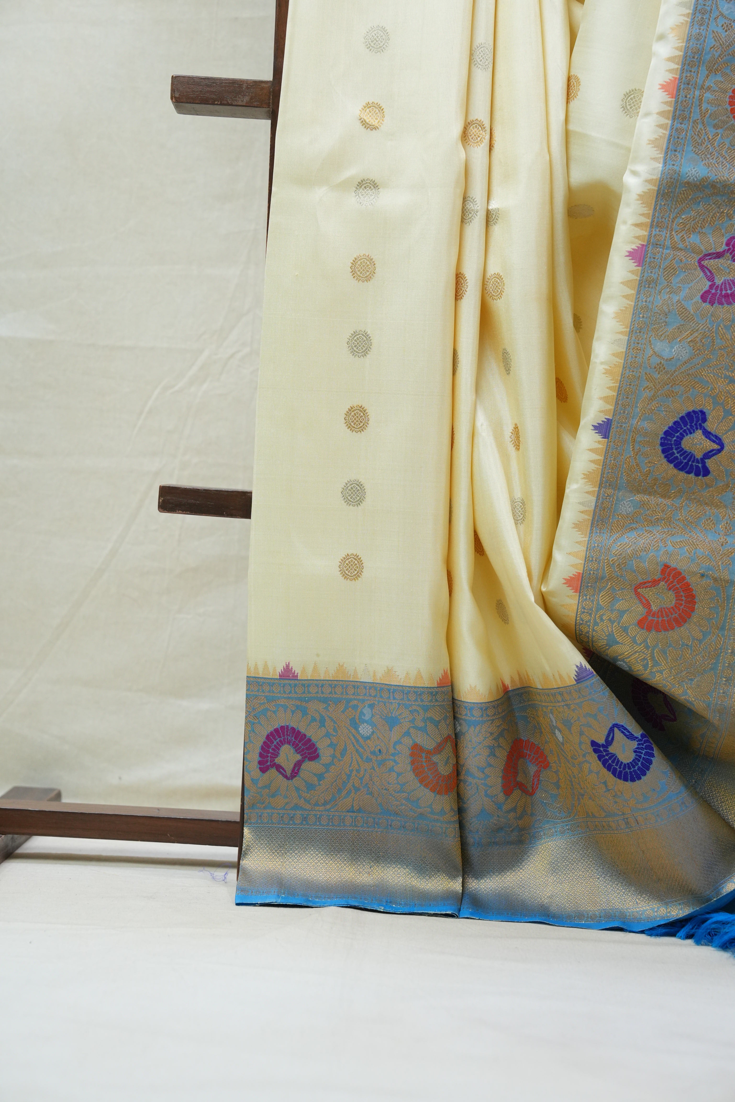 Cream Gadwal Silk Saree - SRCGSS495