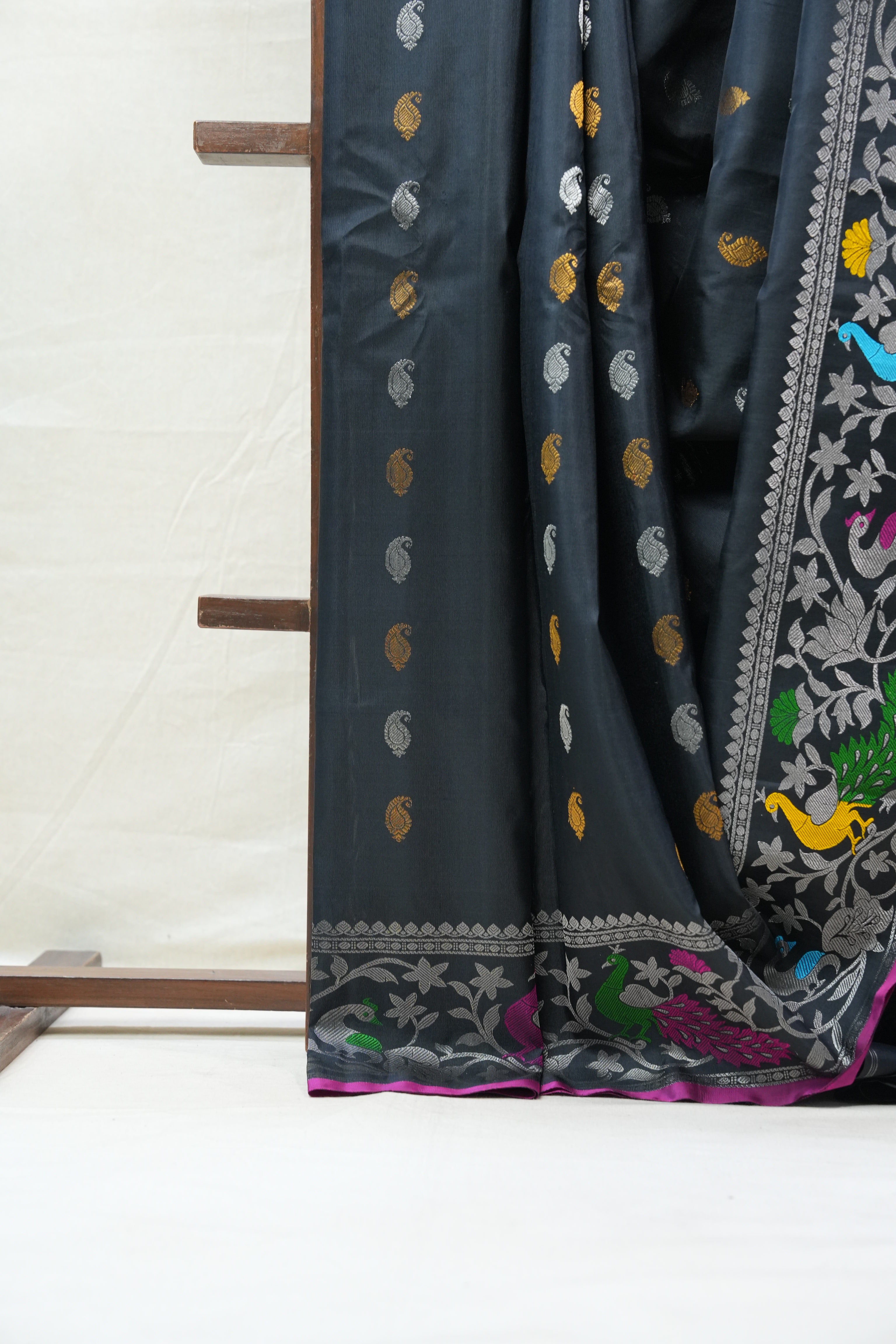 Black Gadwal Silk Saree - SRBGSS497