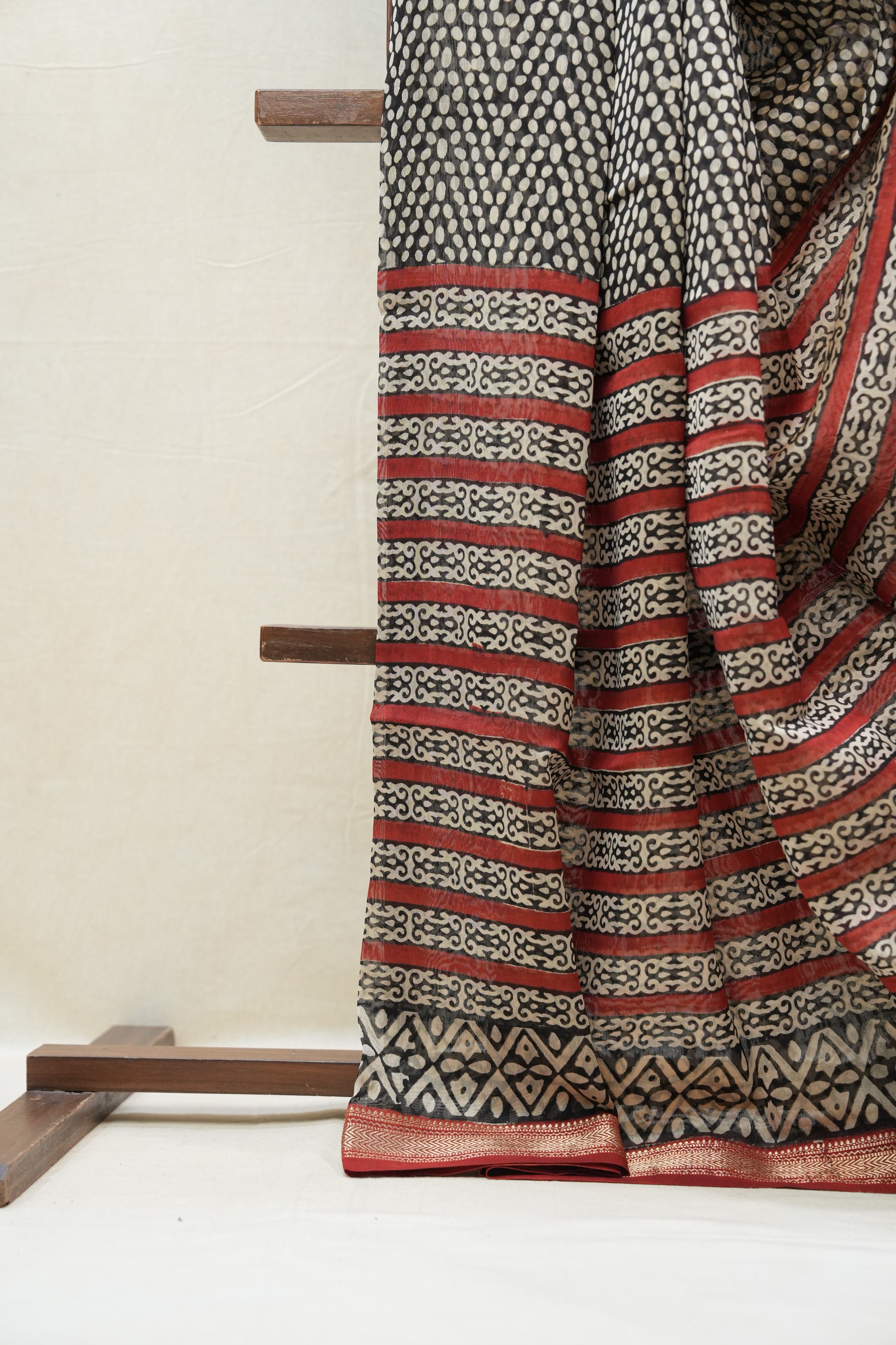 Black HBP Cotton Silk Saree With Maheshwari Border - SRBCSS1212