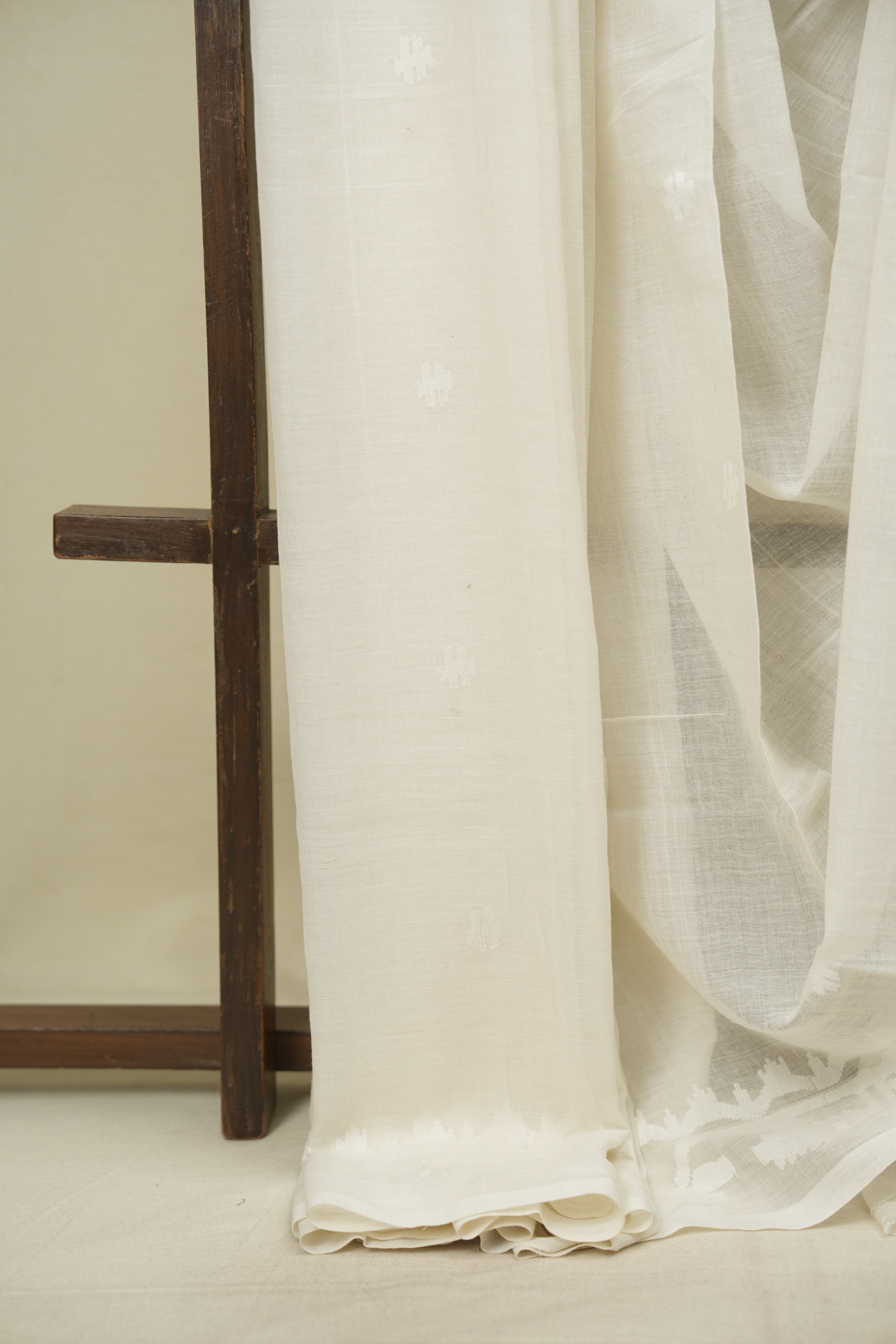 White Bengal Mul Cotton Saree - SRWBMCS080