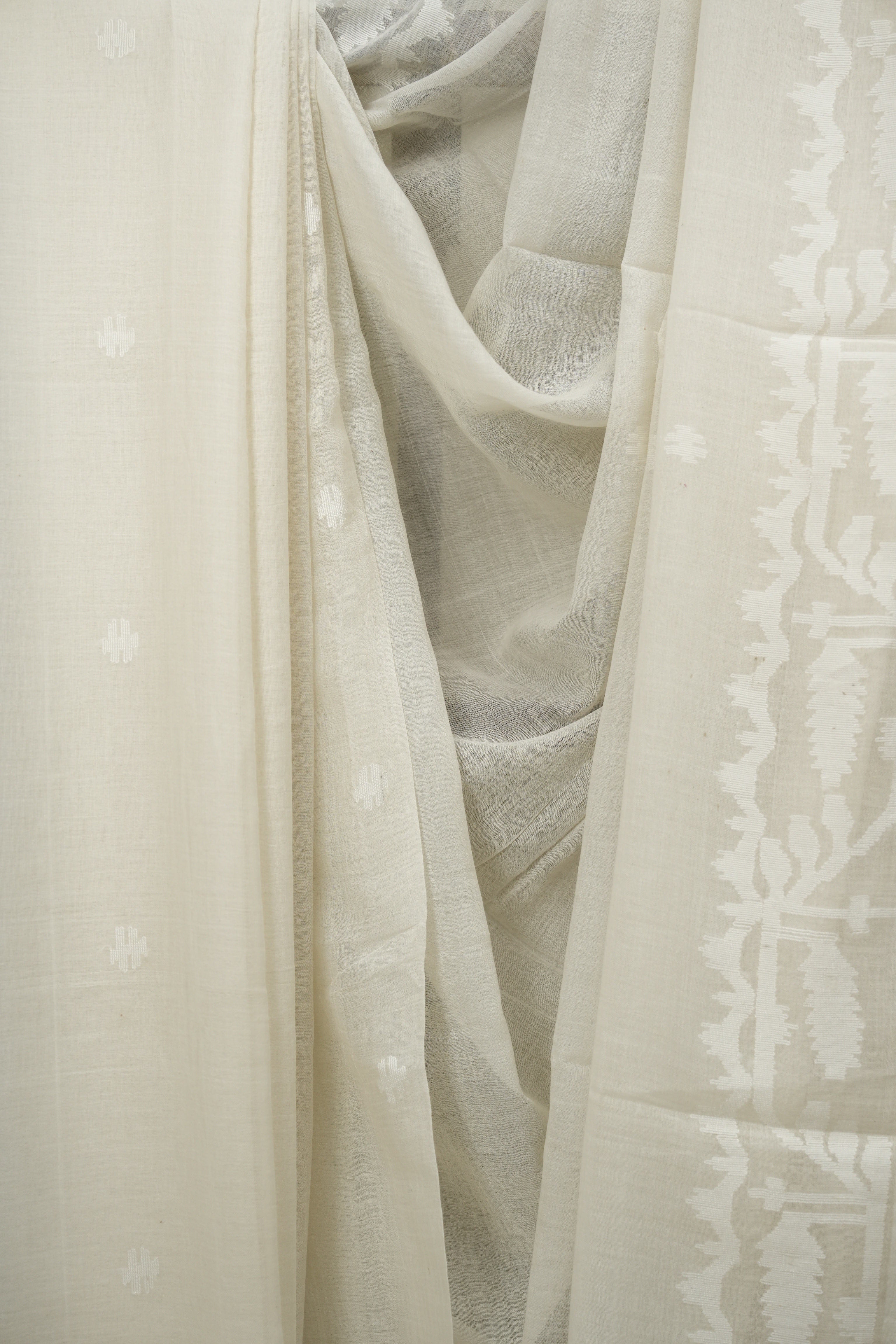White Bengal Mul Cotton Saree - SRWBMCS080
