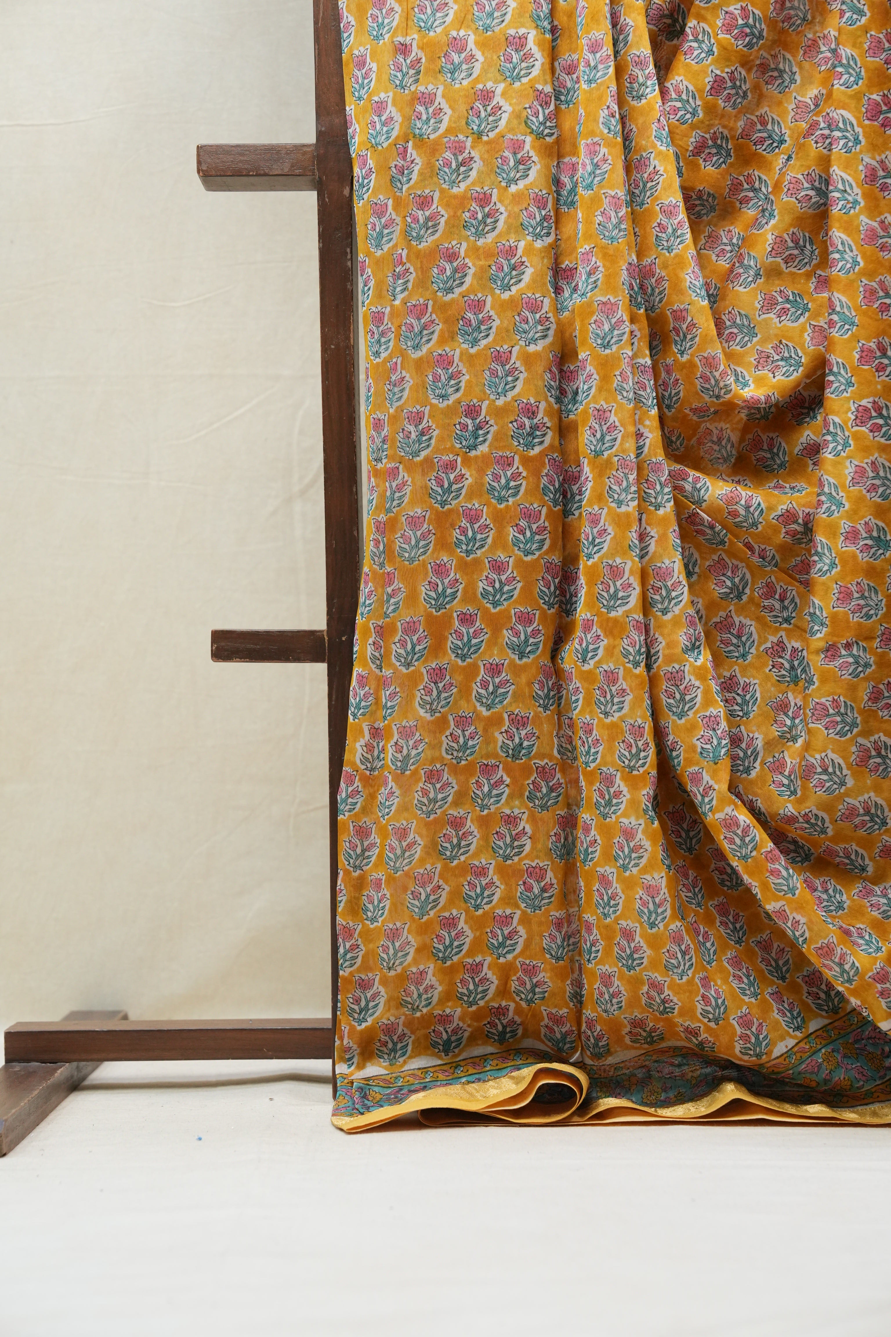 Yellow HBP Cotton Silk Saree With Maheshwari Border - SRYCSS1213