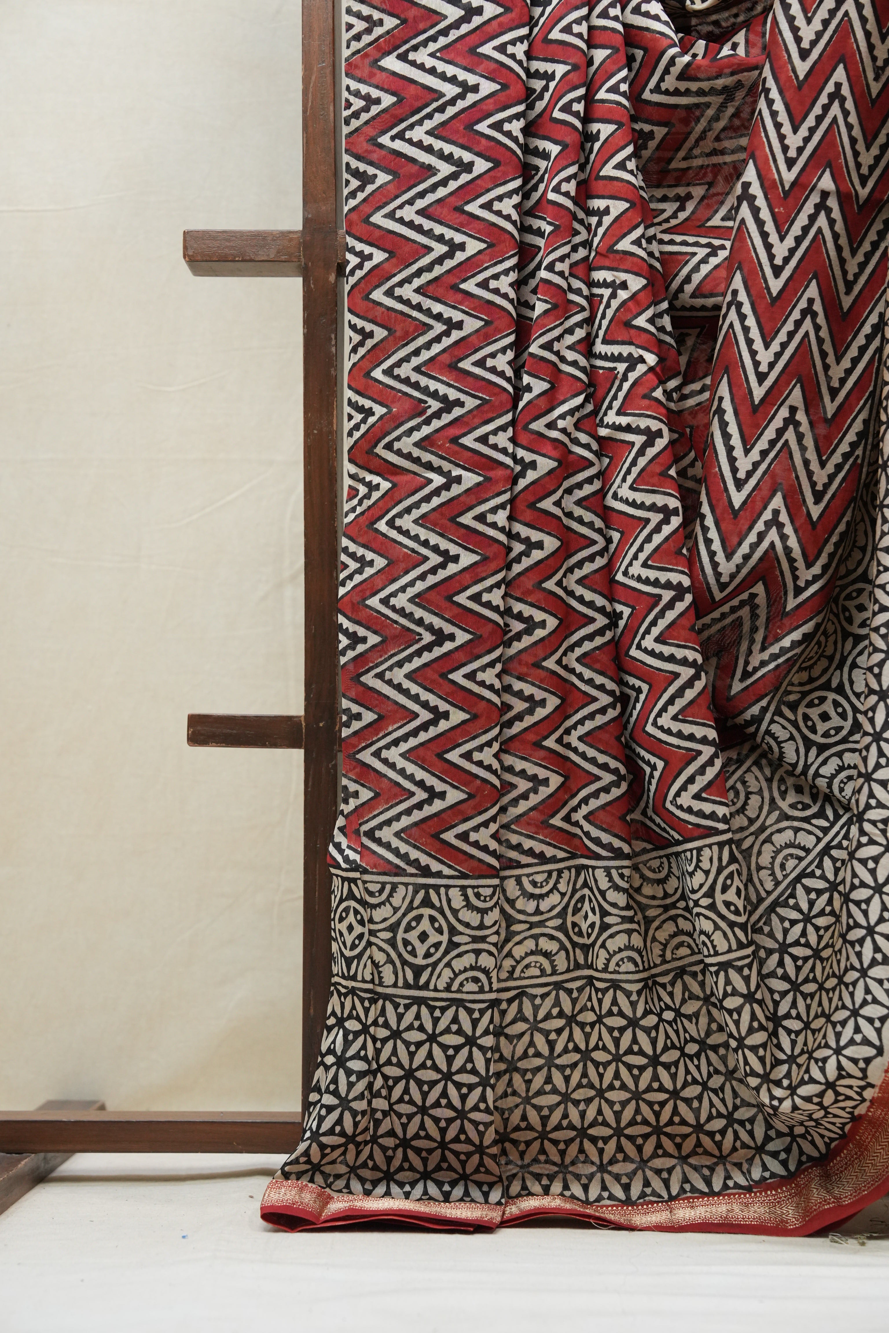 Maroon-Black HBP Cotton Silk Saree With Maheshwari Border - SRMBCSS1221