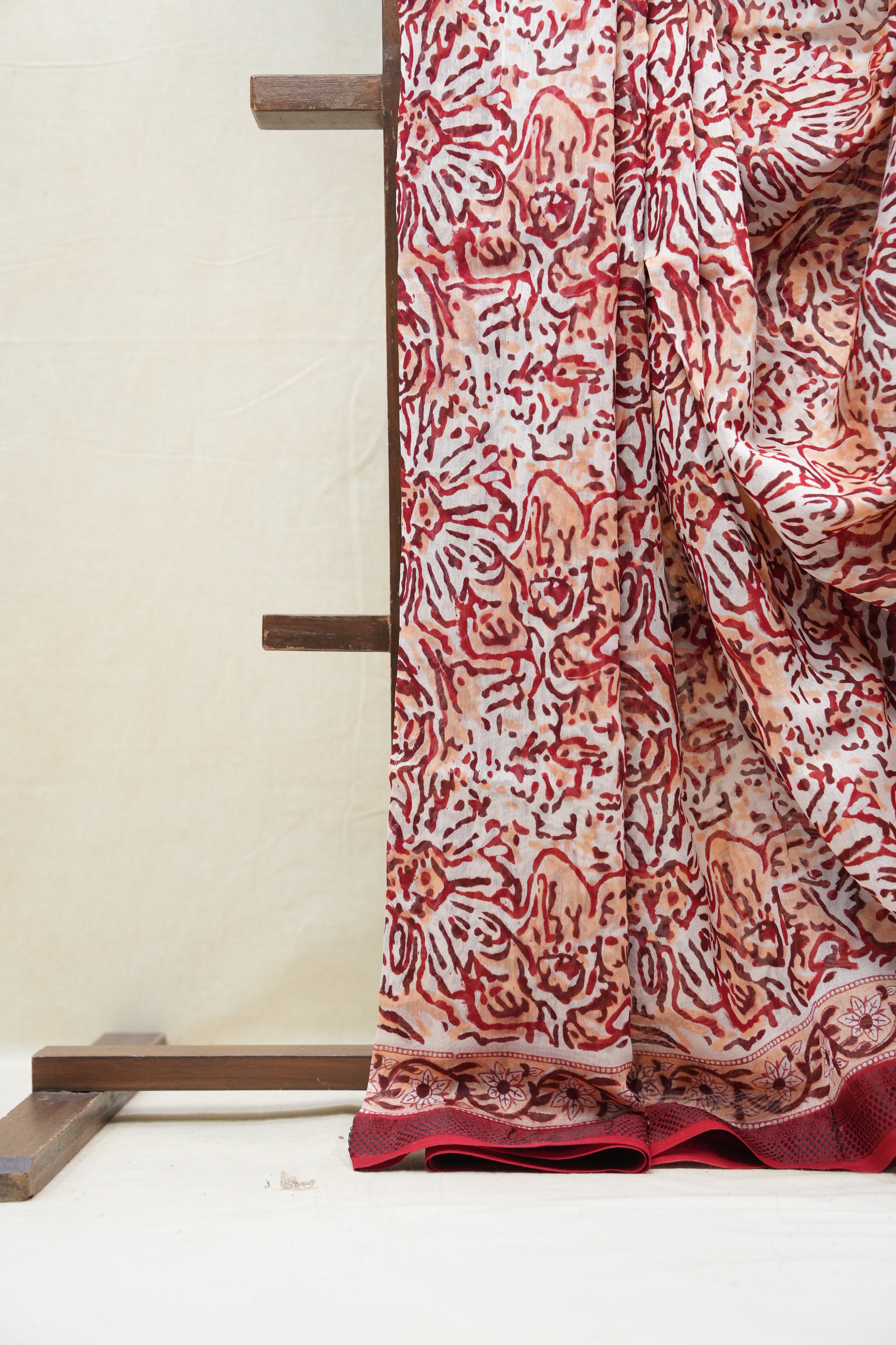 White-Peach HBP Cotton Silk Saree With Maheshwari Border - SRWPCSS1220