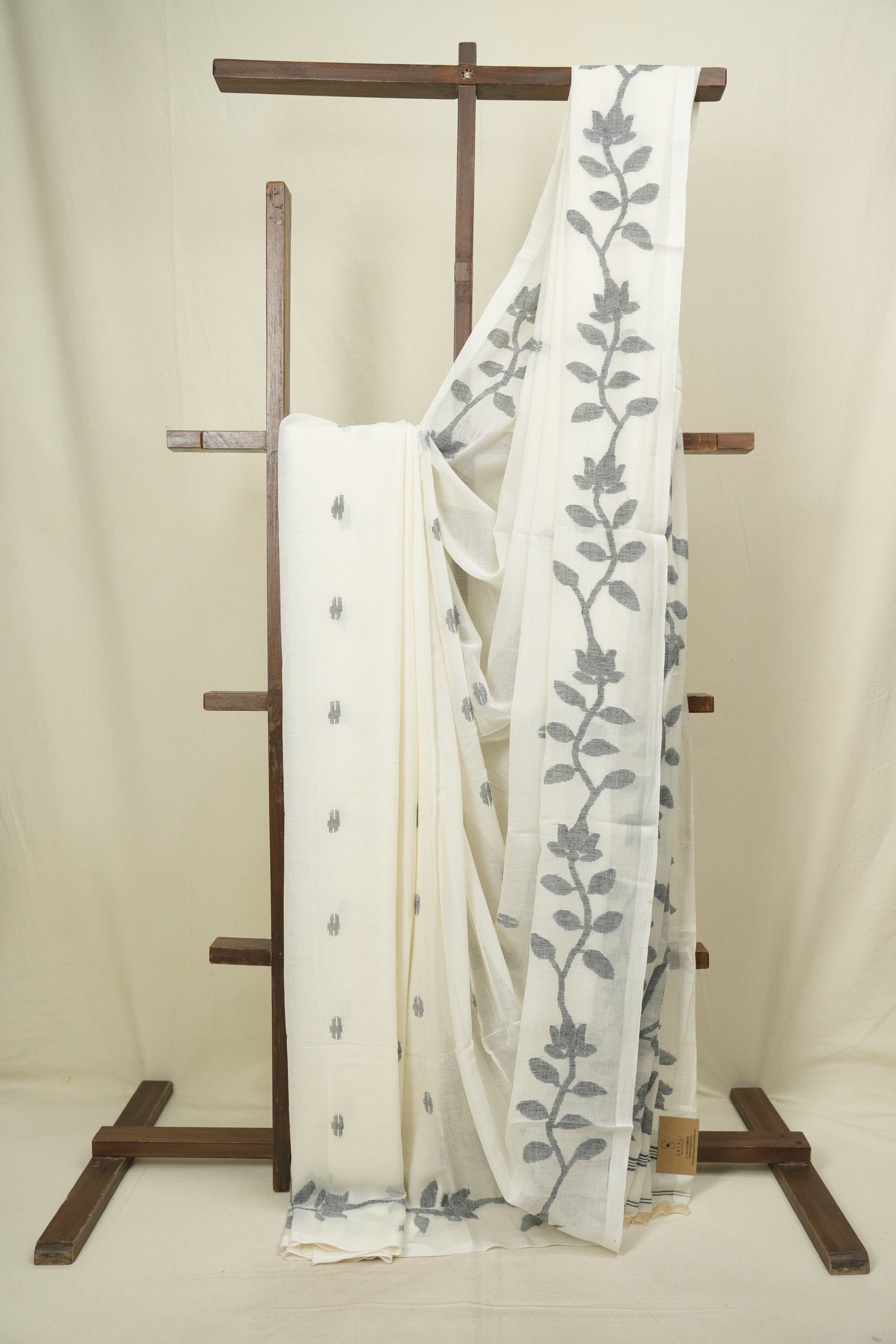 White Bengal Mul Cotton Saree - SRWBMCS087