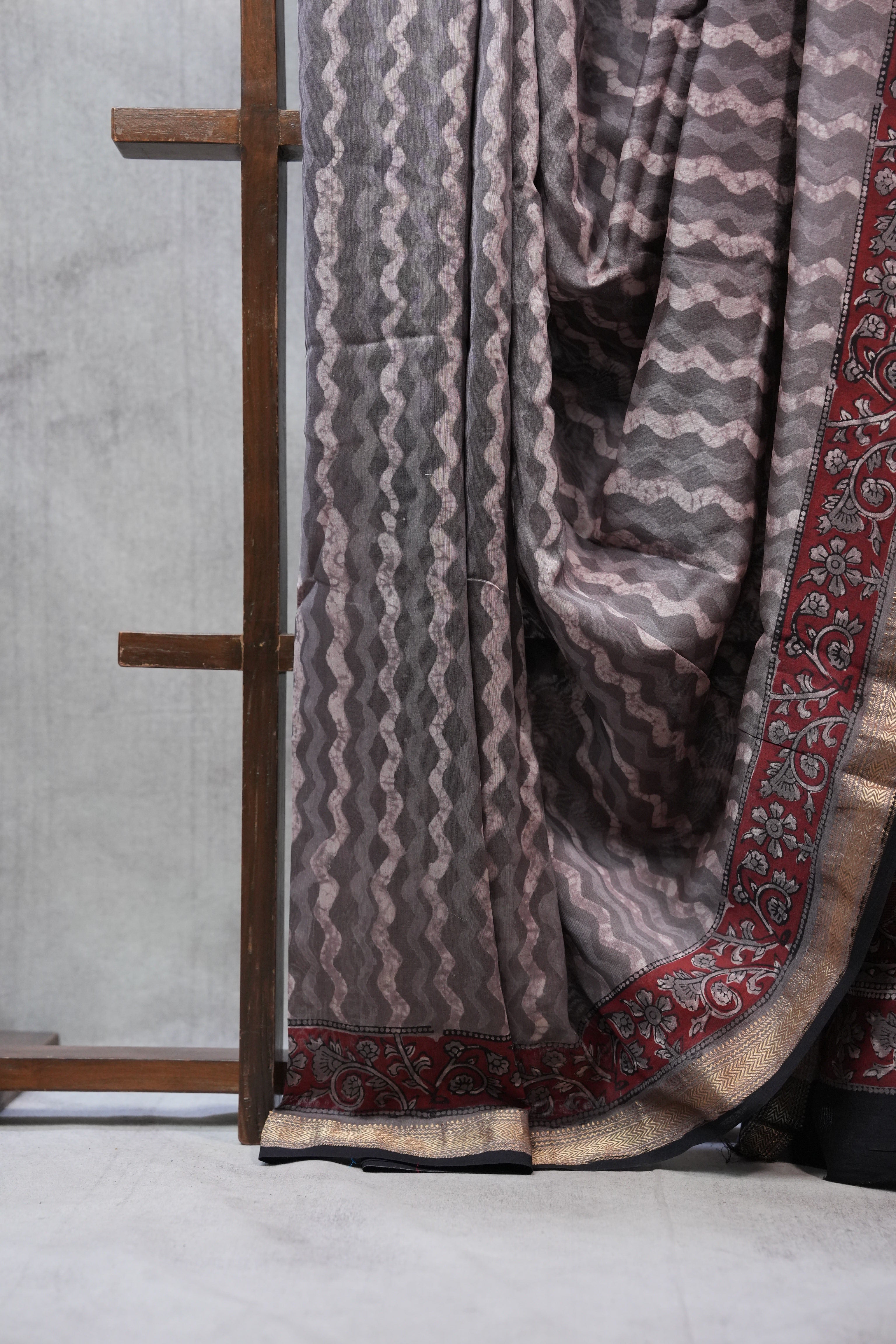 Grey HBP Chanderi Cotton Silk Saree With Maheshwari Border - SRGCS1115