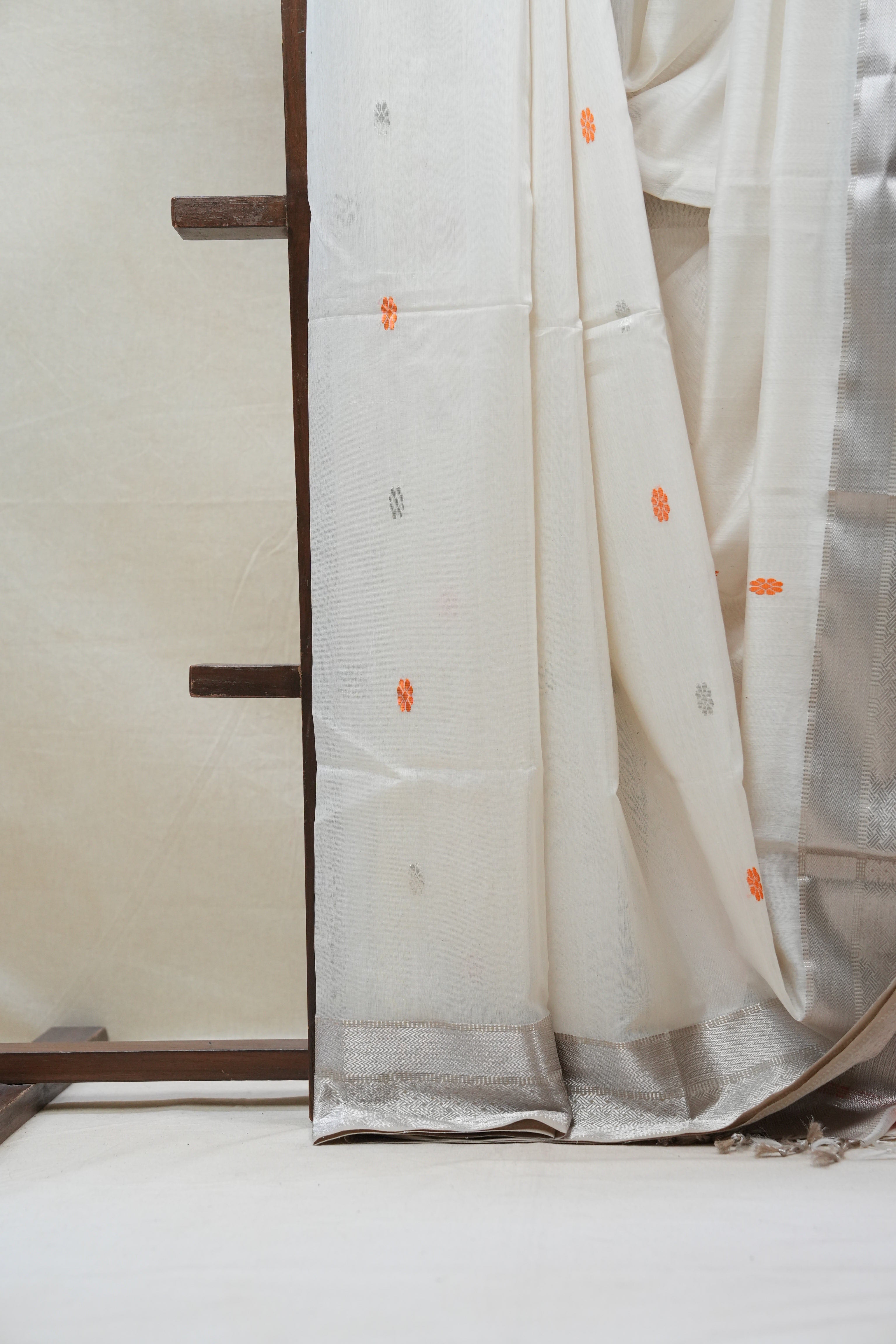 White Maheshwari Saree - SRWMS534