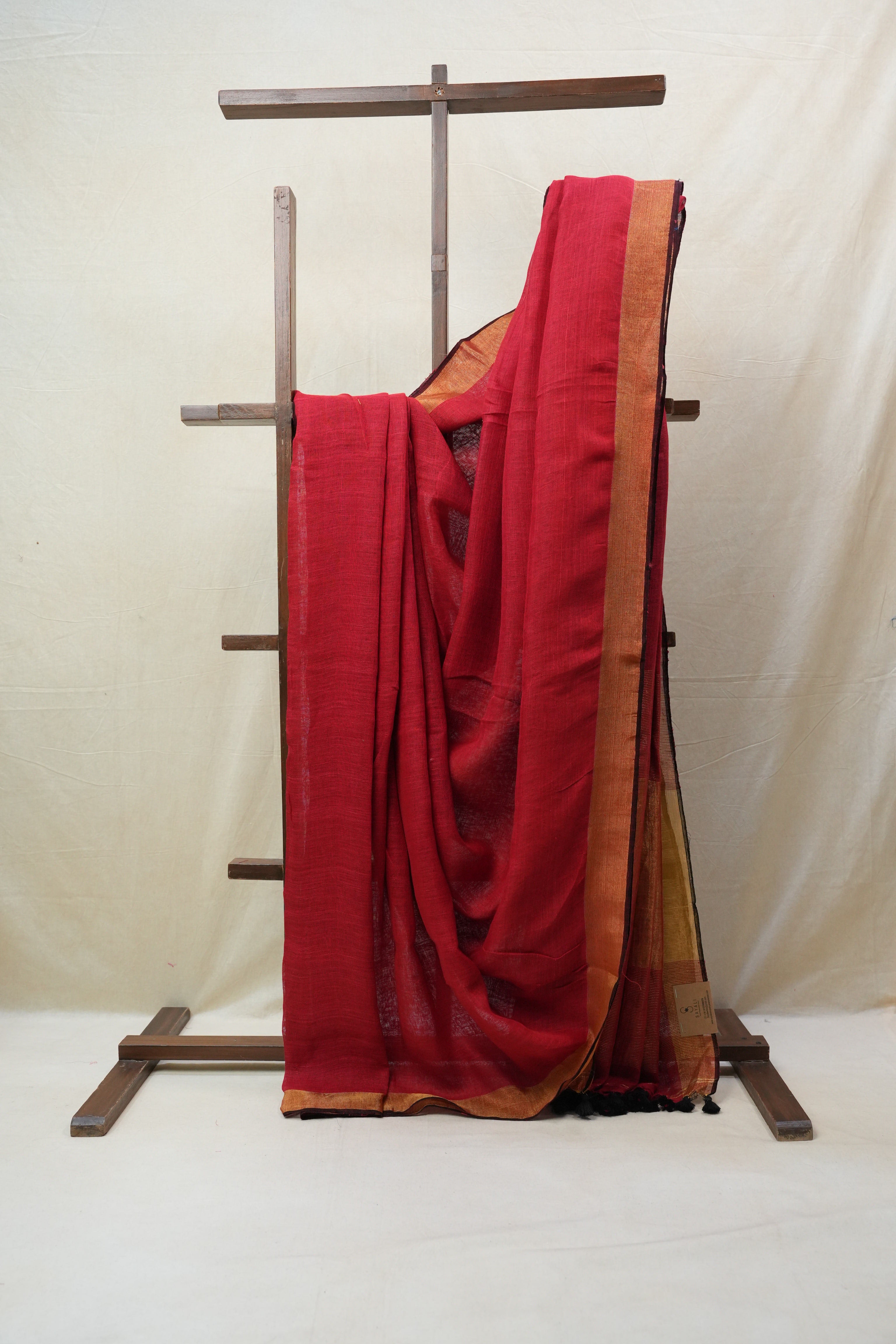 Red Plain Linen Saree With Tassels - SRRPLS265