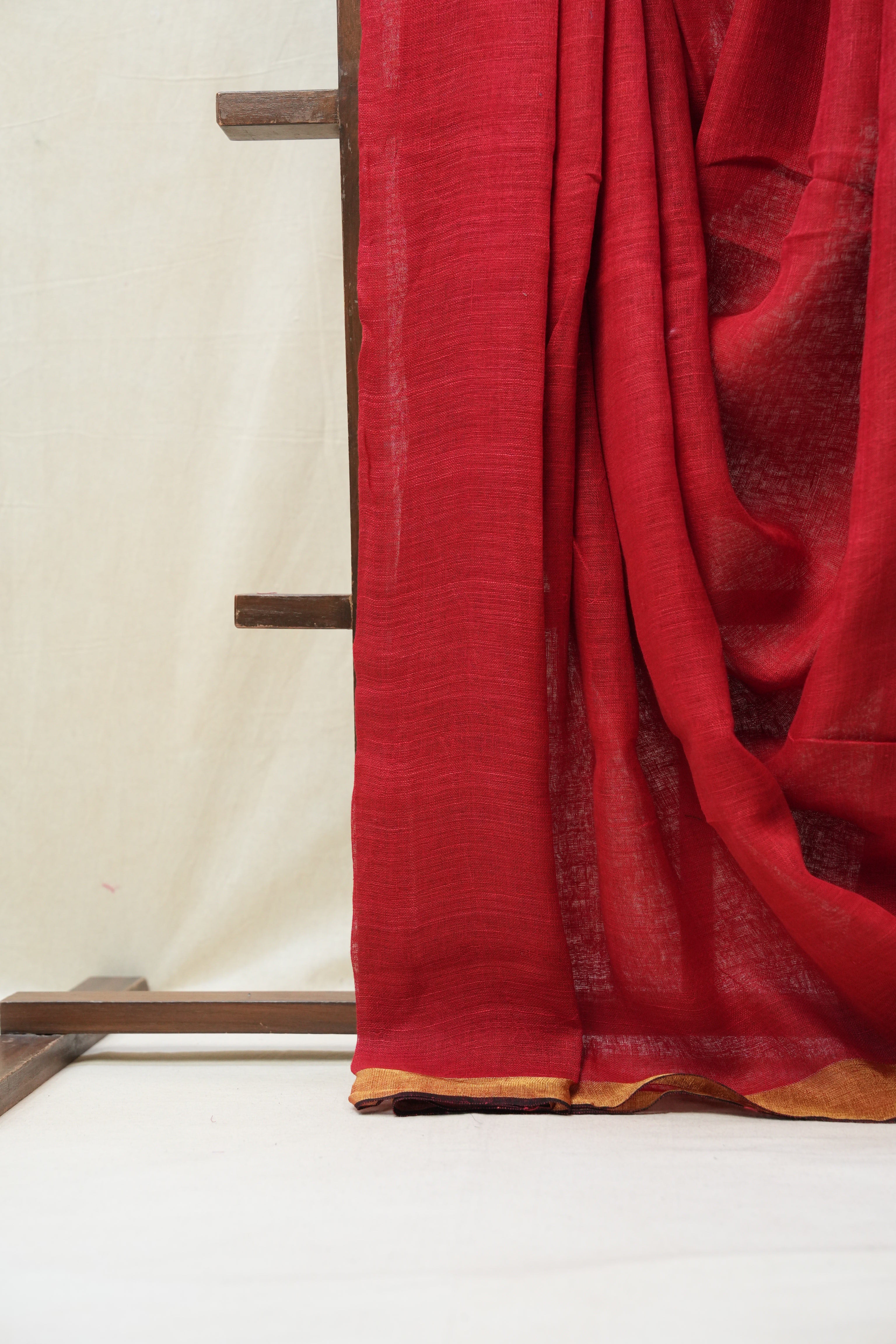 Red Plain Linen Saree With Tassels - SRRPLS265