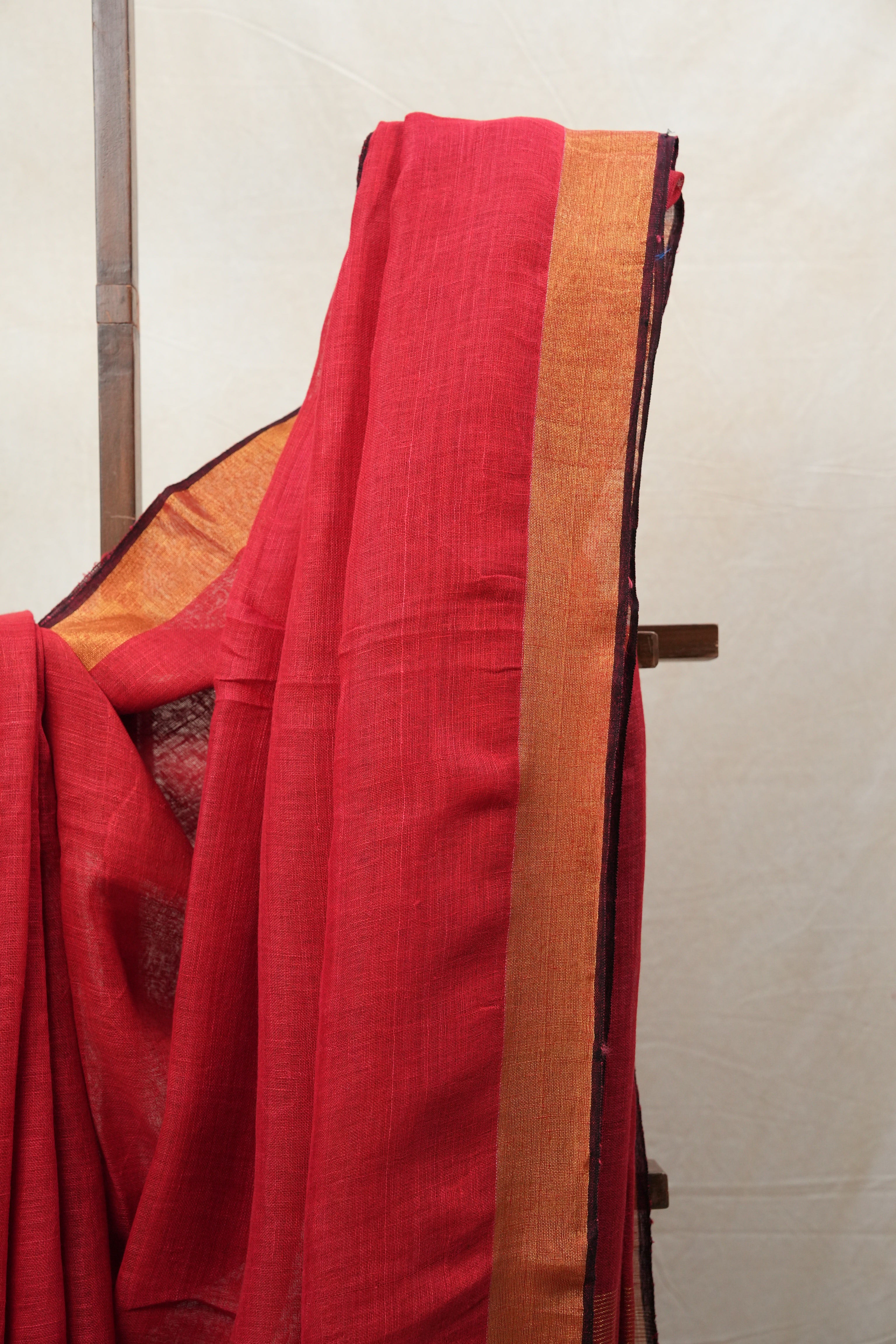 Red Plain Linen Saree With Tassels - SRRPLS265