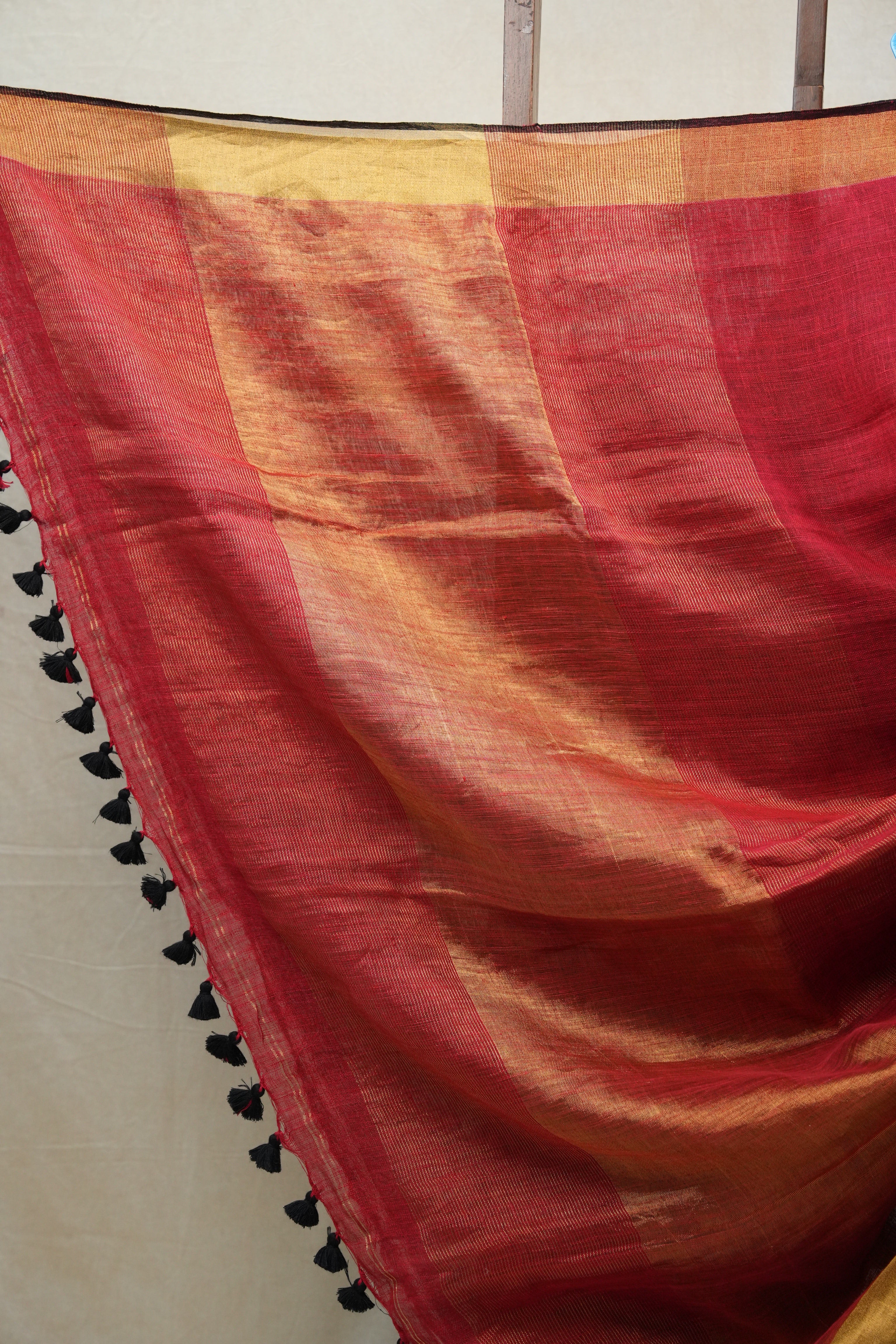 Red Plain Linen Saree With Tassels - SRRPLS265