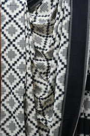 White Pochampalli Cotton Ikat Saree - SRWPCIS503