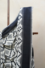 White Pochampalli Cotton Ikat Saree - SRWPCIS503