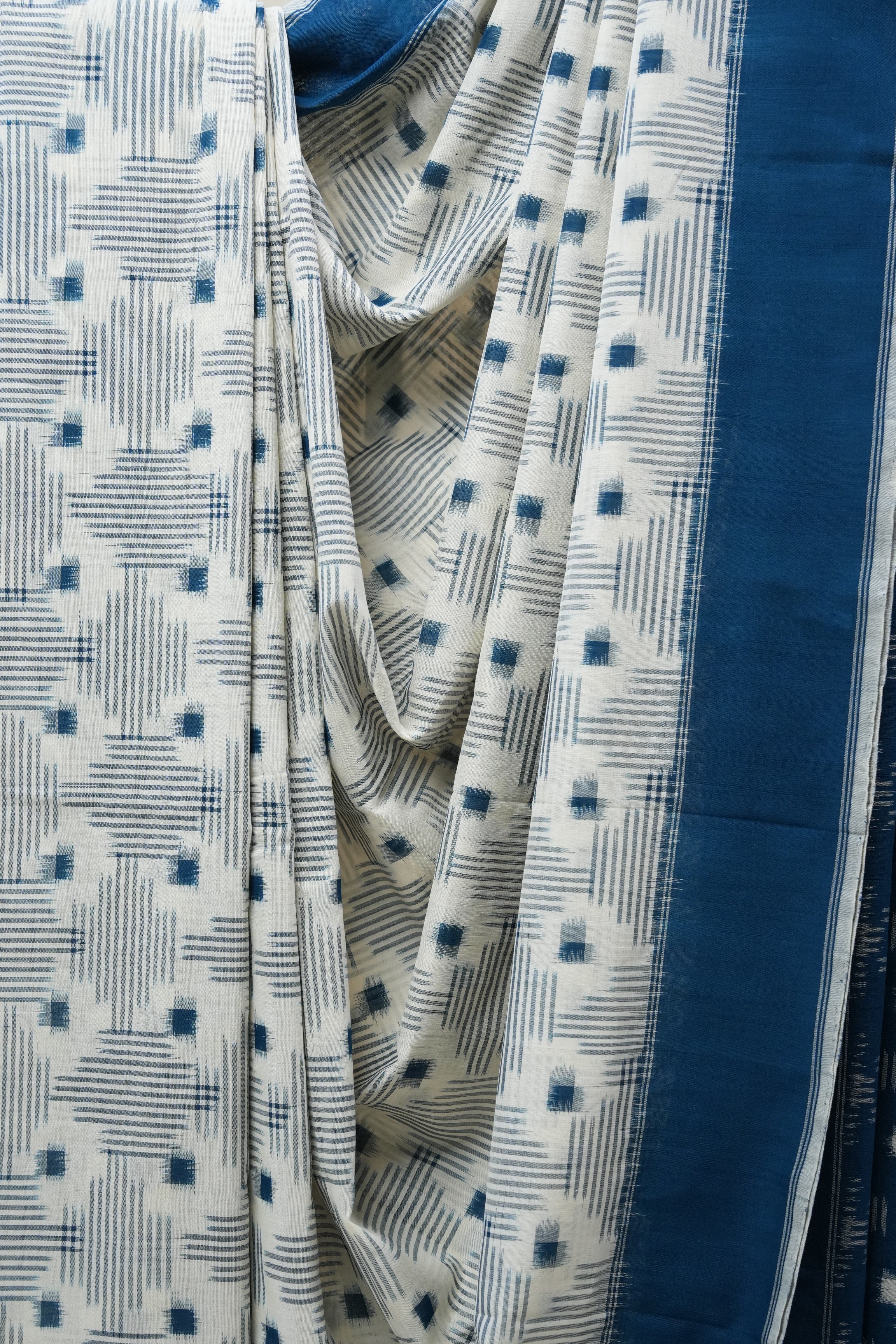 White Pochampalli Cotton Ikat Saree - SRWPCIS502