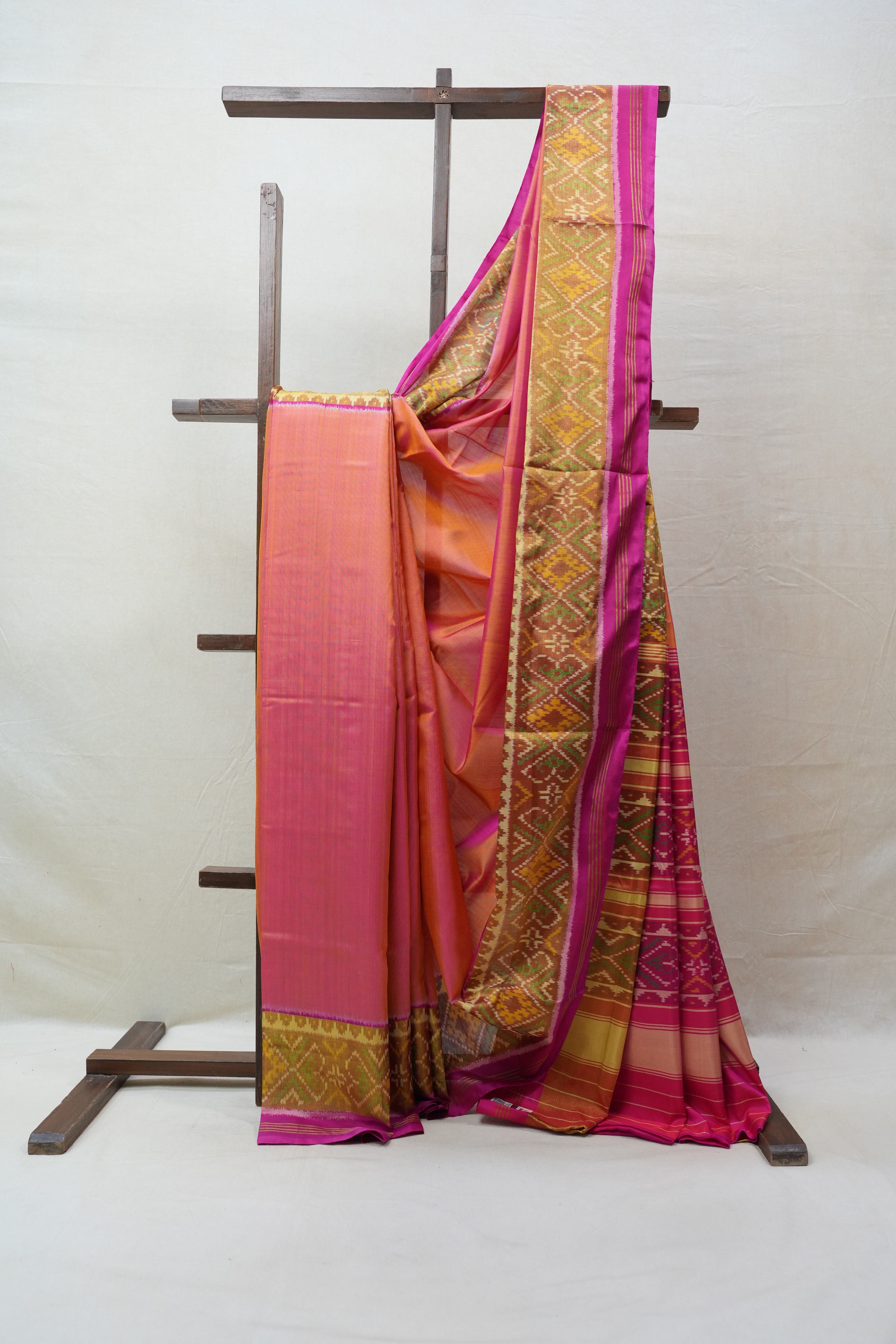 Two Tone Pink Rajkot Patola Silk Saree - SRTTPRPSS372