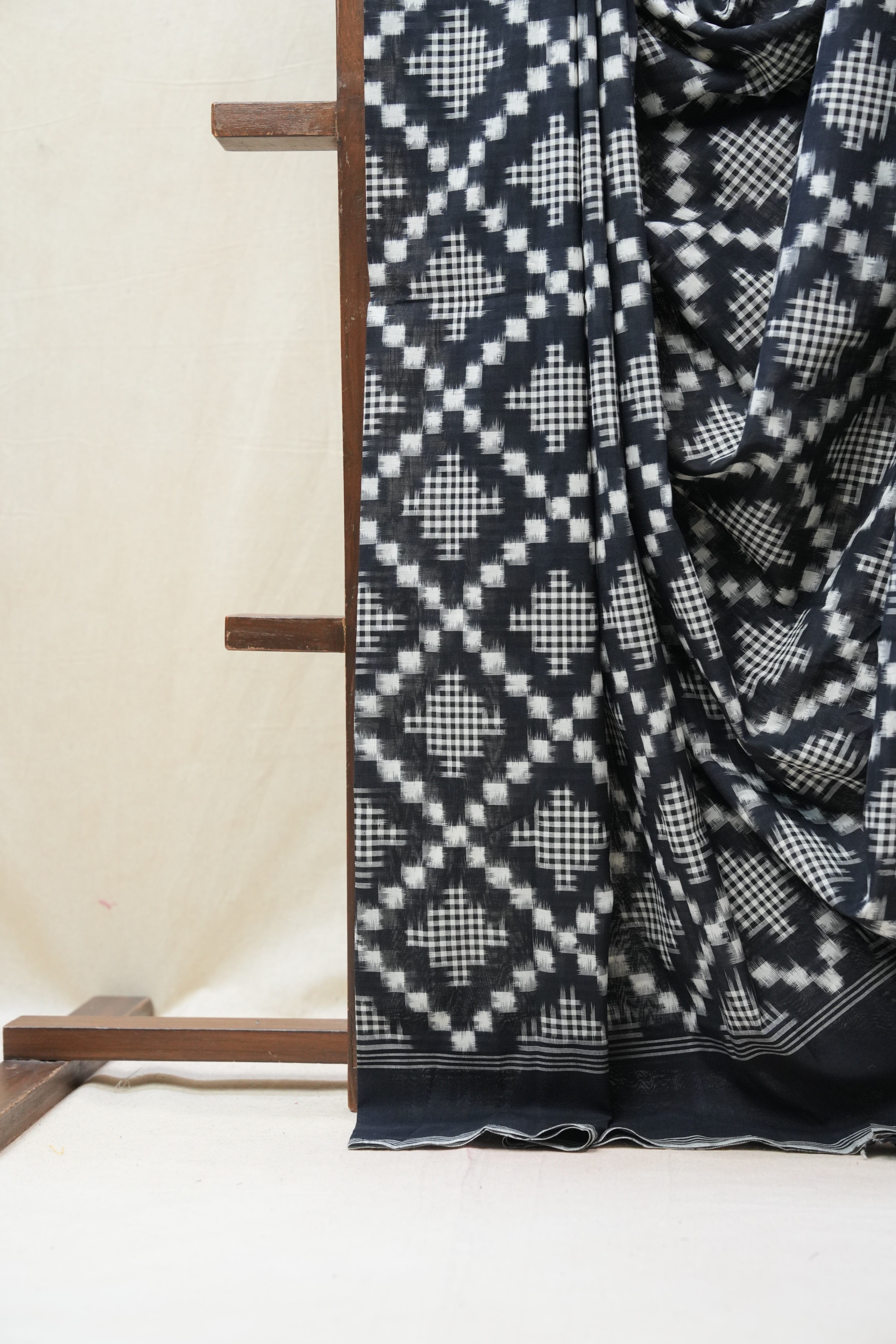 Black Pochampalli Cotton Ikat Saree - SRBPCIS501