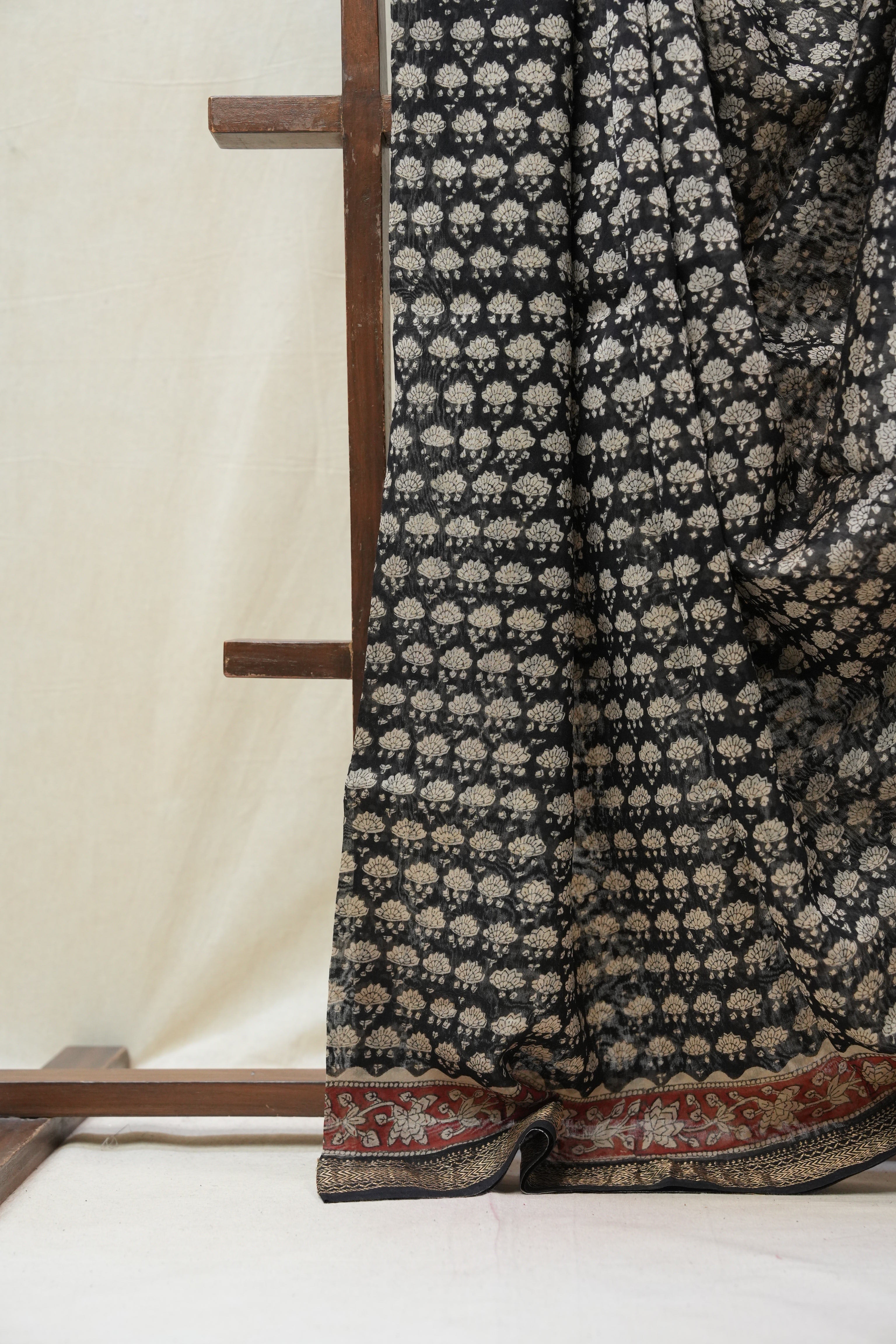 Black HBP Cotton Silk Saree With Maheshwari Border - SRBCSS1227