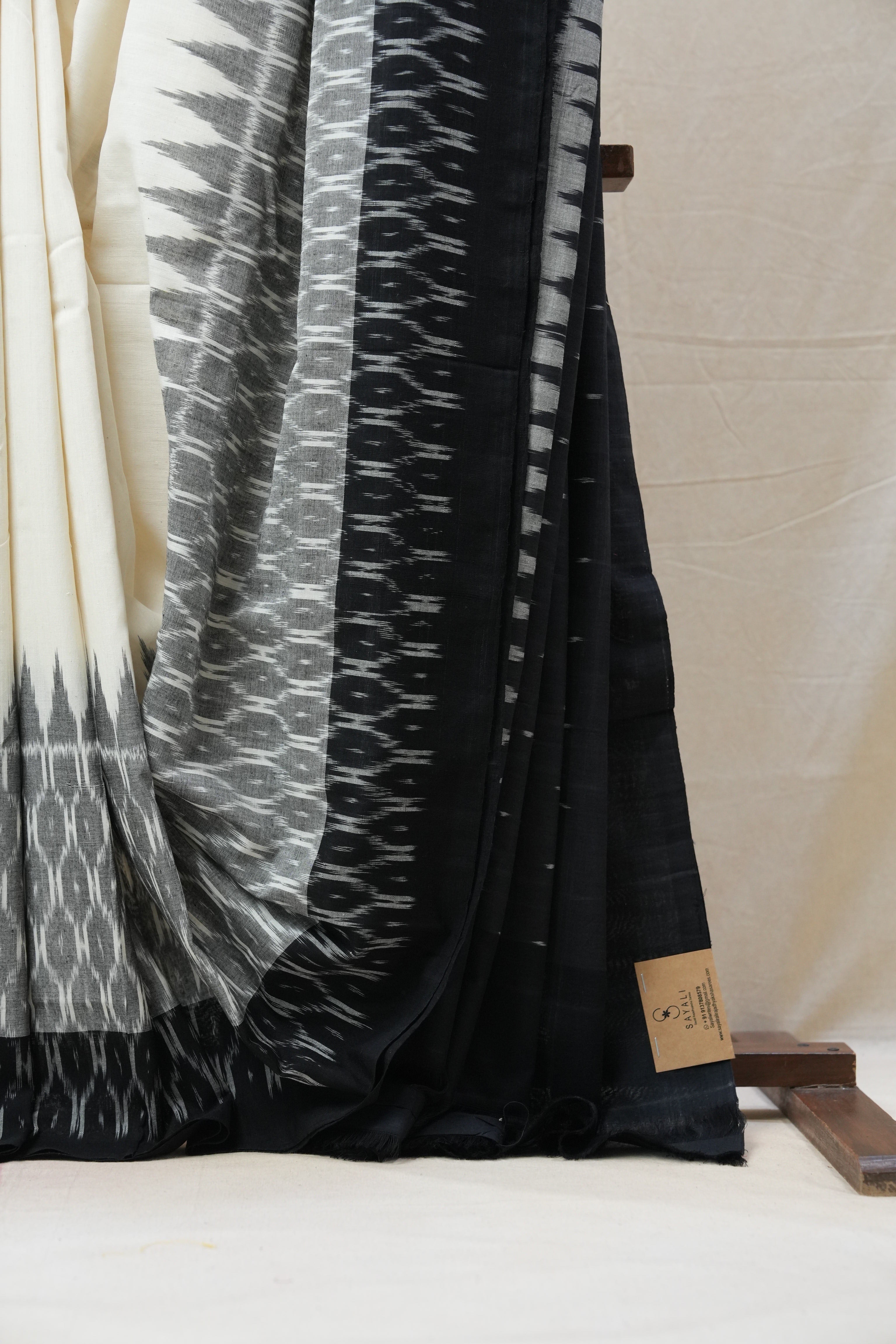 Off White Pochampalli Cotton Ikat Saree - SROWPCIS514